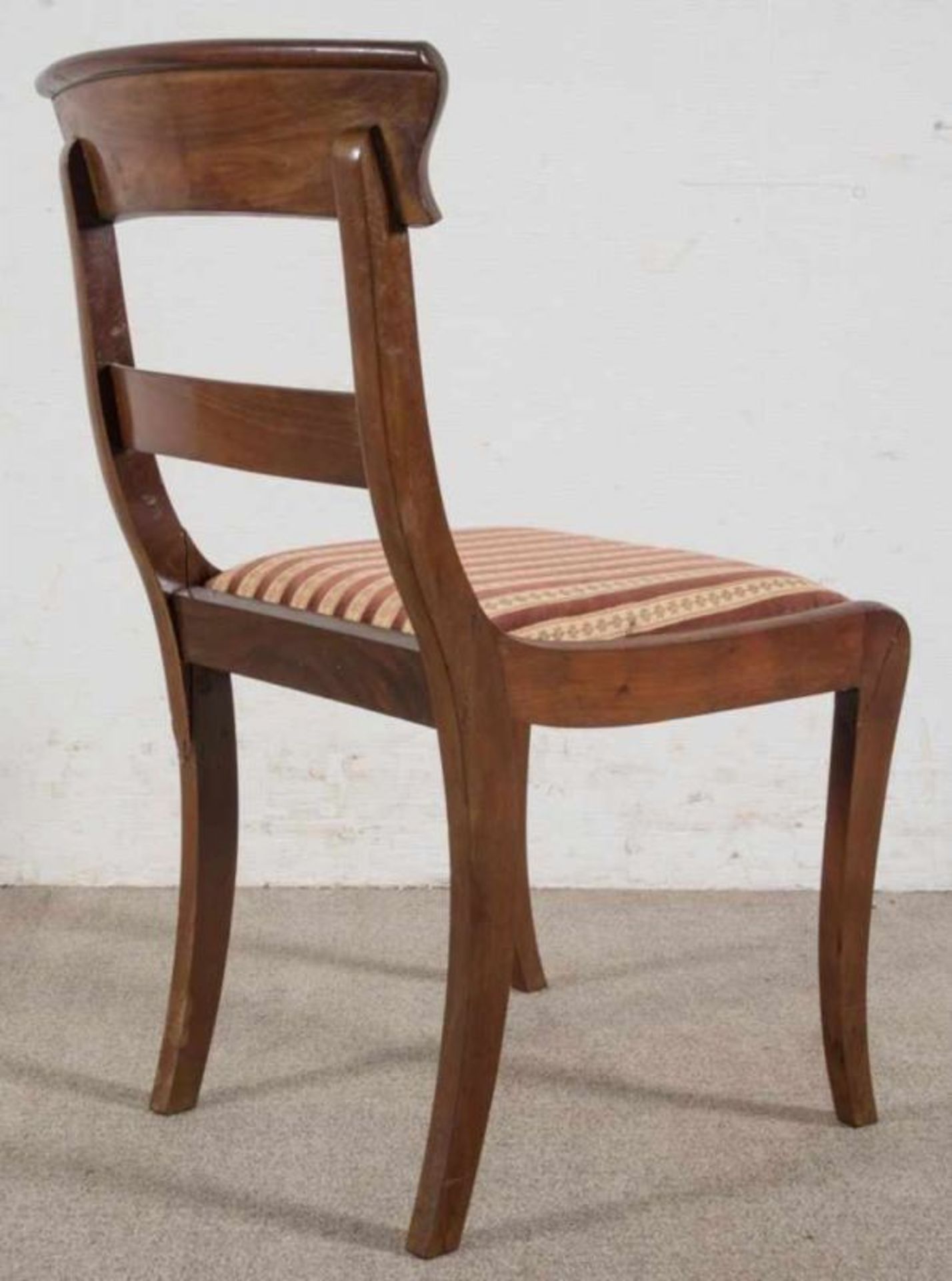 2 Biedermeier-Stühle um 1830/50. Mahagoni. Beide mit zu restaurierenden Brüchen. Lehnenhöhe ca. 86 & - Image 11 of 17