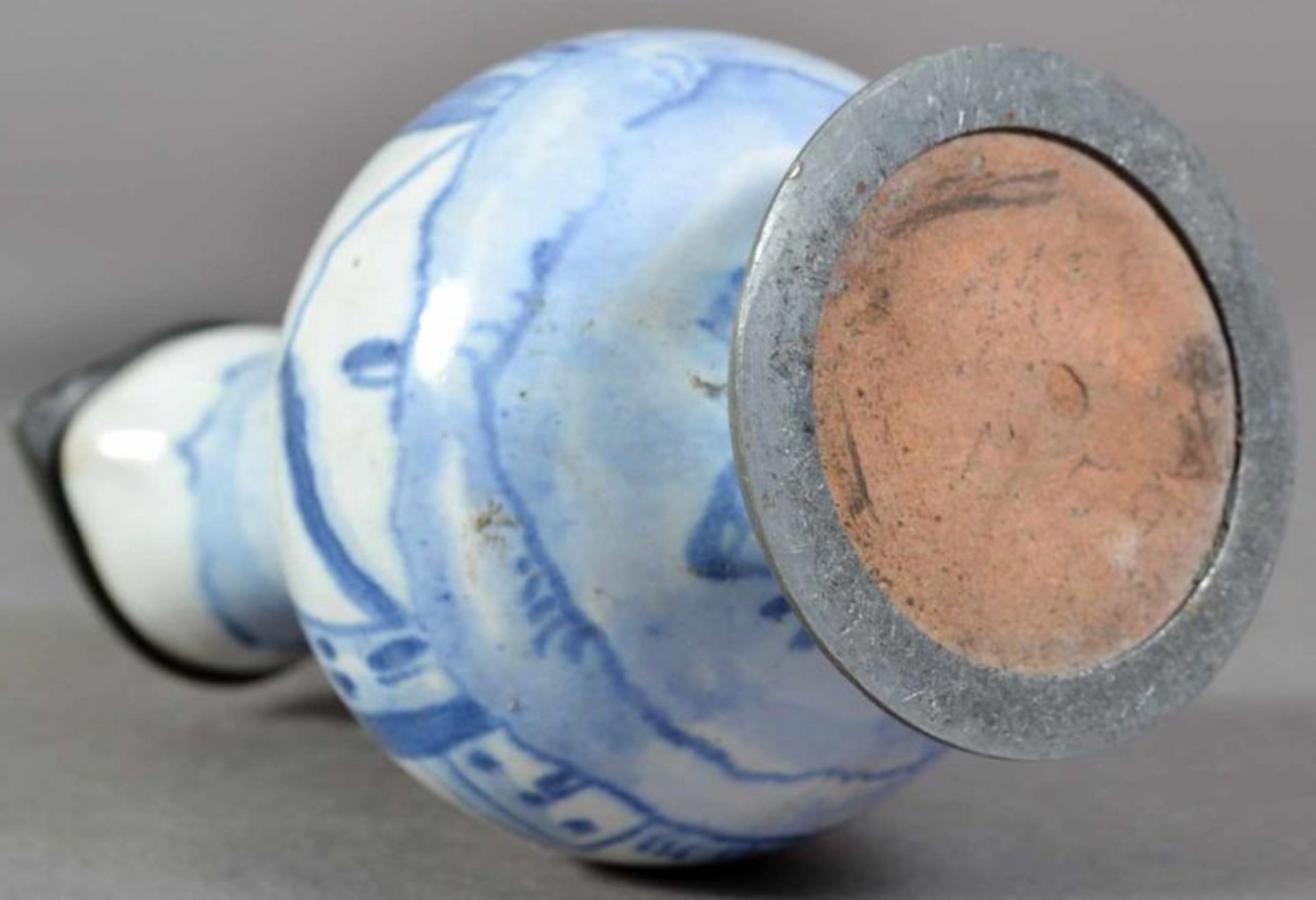 6teiliges Konvolut versch. Fayence-Arbeiten. Bestehend auf Vase (Höhe 22 cm), kleines Deckelkännchen - Image 16 of 16