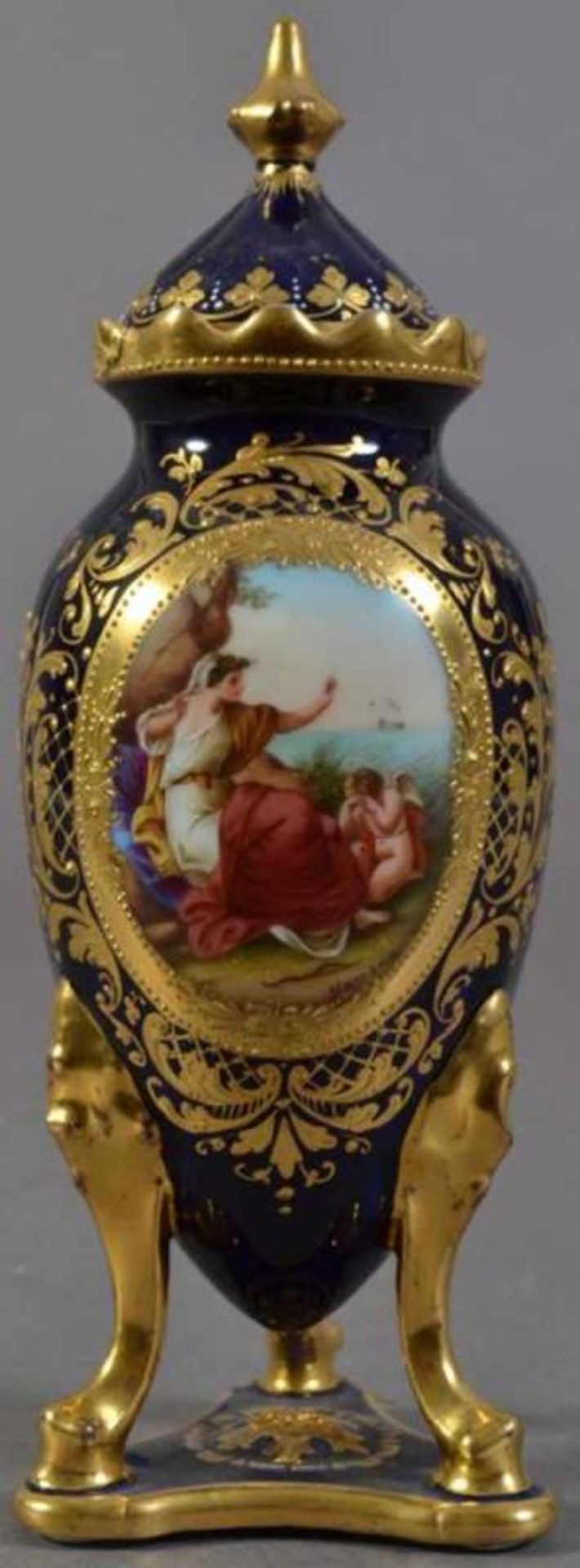 3 Vasen. ROYAL VIENNA, Thüringen um 1900. 1. "Daphne" (Höhe 10,5 cm), 2. "-Amor im Baöl" (Höhe 9,5 - Image 26 of 30