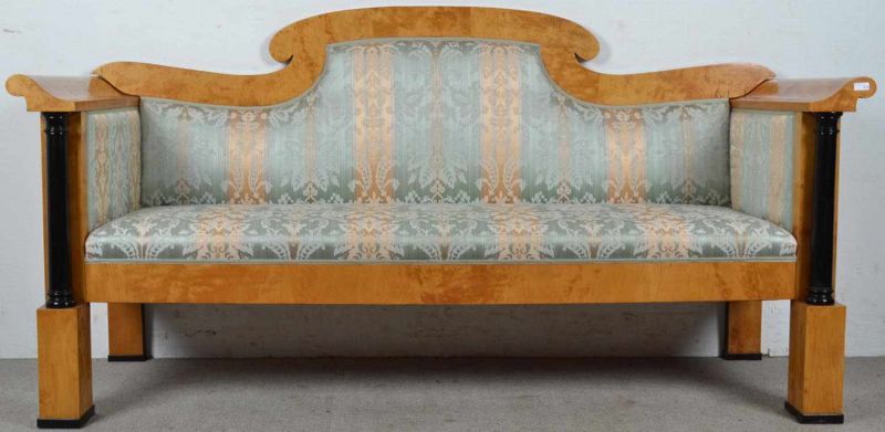 Elegantes Sofa. Biedermeier um 1830/50. Birke massiv und furniert, an den Vorderen Stollenfüssen - Image 10 of 15