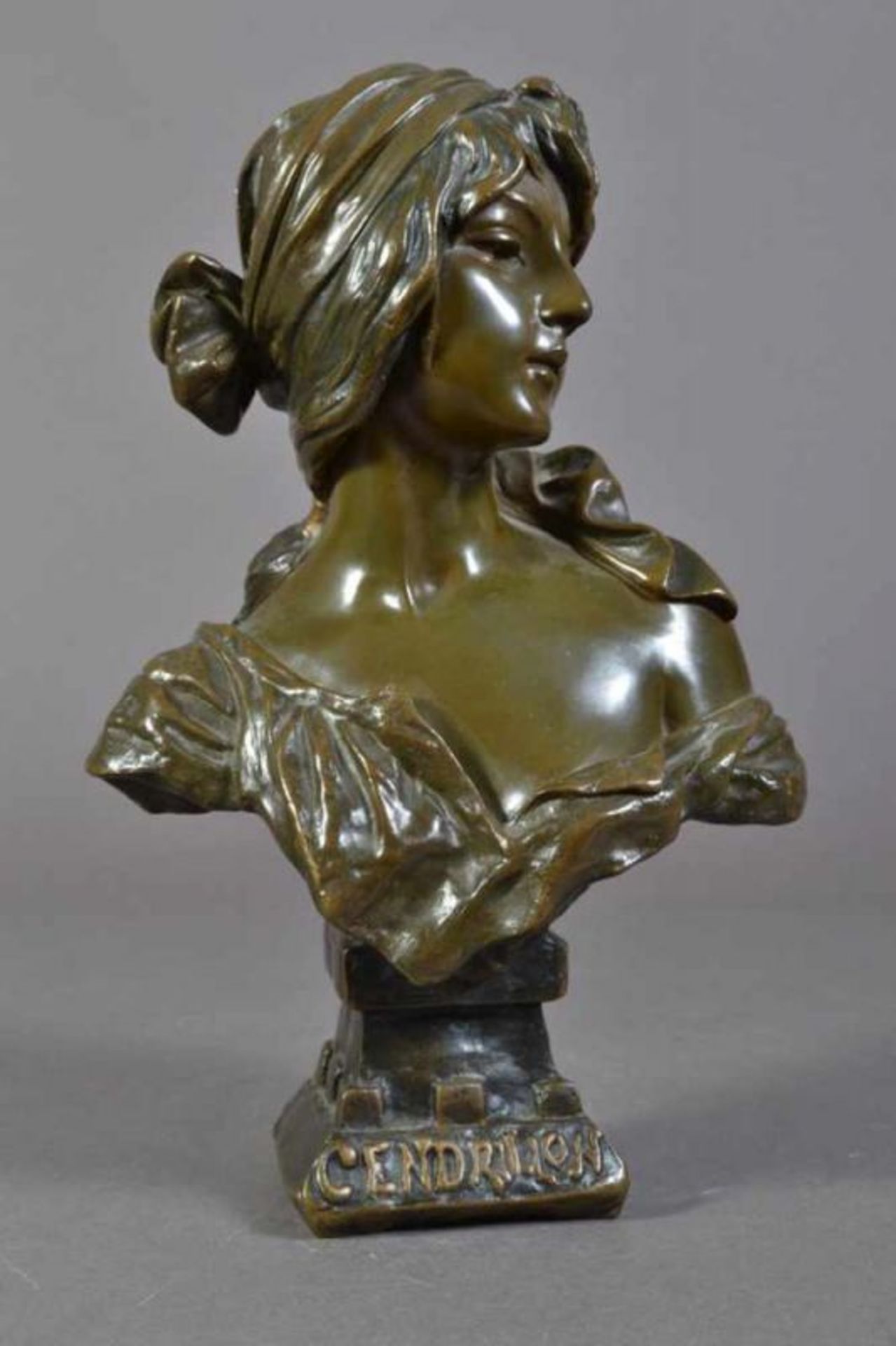"CENDRILLON" - Aschenputtel. Bronze, dunkelbraun patiniert. Hohl gearbeitete Büste, auf der Schulter - Image 11 of 17