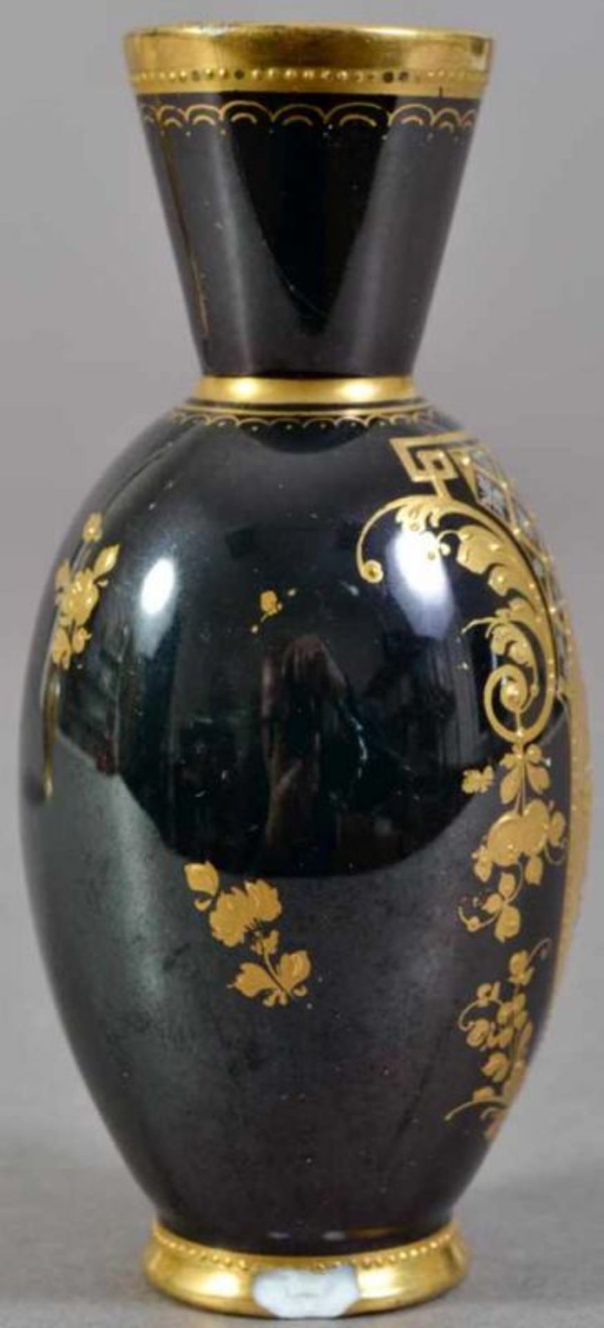 3 Vasen. ROYAL VIENNA, Thüringen um 1900. 1. "Daphne" (Höhe 10,5 cm), 2. "-Amor im Baöl" (Höhe 9,5 - Image 16 of 30