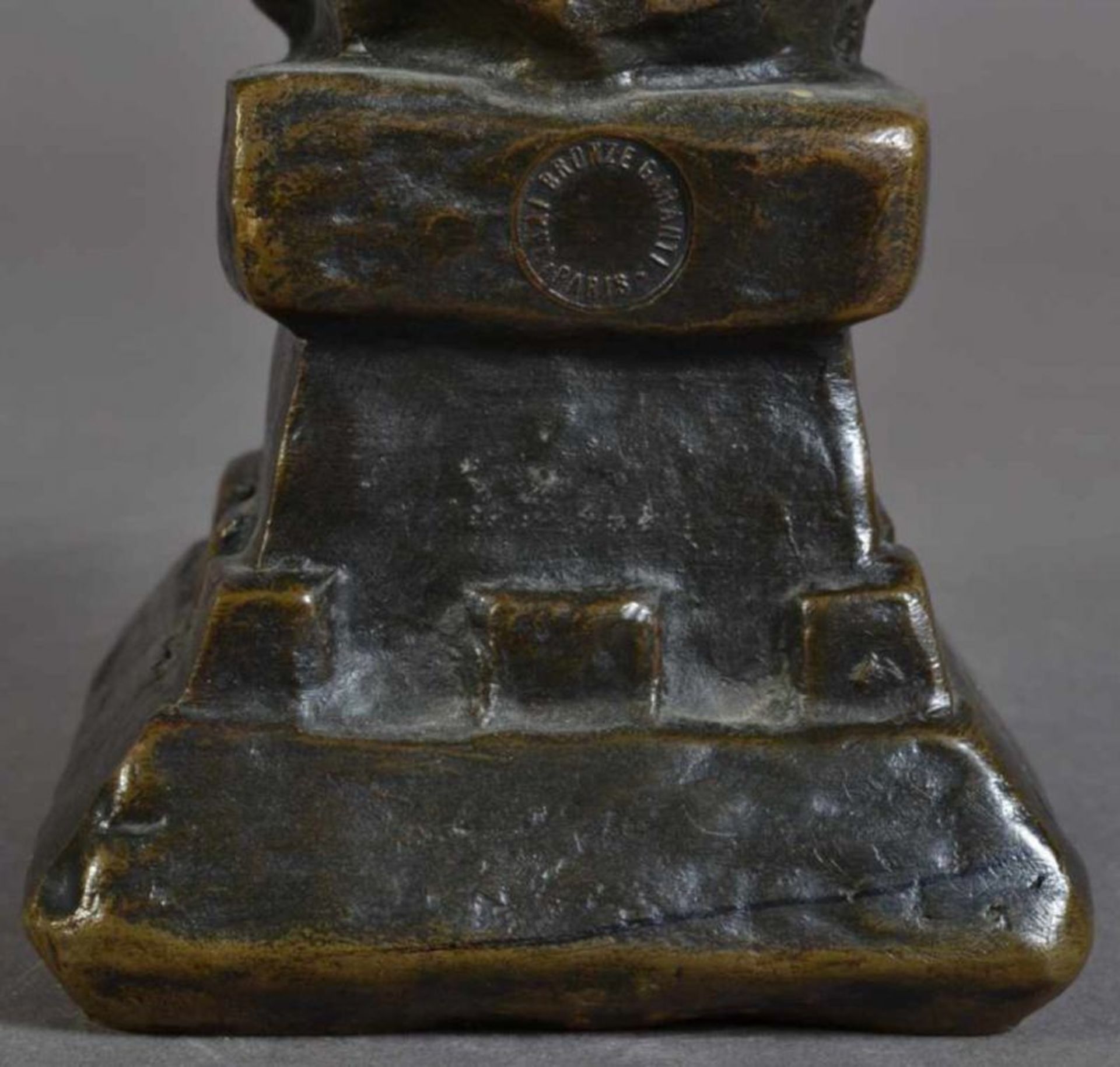 "CENDRILLON" - Aschenputtel. Bronze, dunkelbraun patiniert. Hohl gearbeitete Büste, auf der Schulter - Image 13 of 17