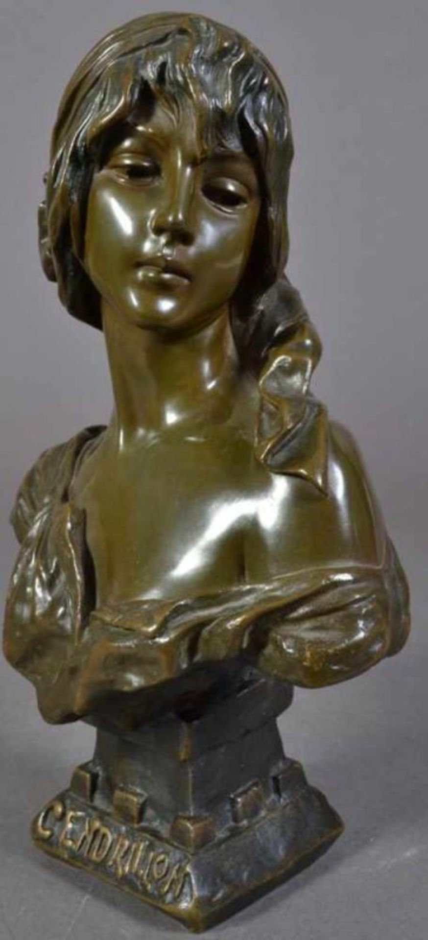 "CENDRILLON" - Aschenputtel. Bronze, dunkelbraun patiniert. Hohl gearbeitete Büste, auf der Schulter - Image 3 of 17