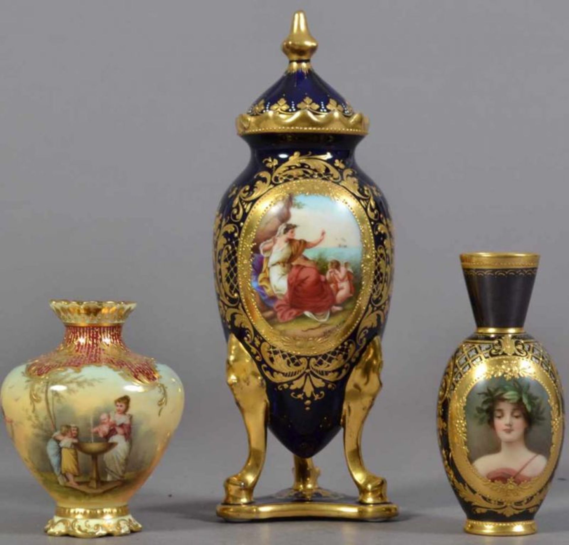 3 Vasen. ROYAL VIENNA, Thüringen um 1900. 1. "Daphne" (Höhe 10,5 cm), 2. "-Amor im Baöl" (Höhe 9,5 - Image 8 of 30