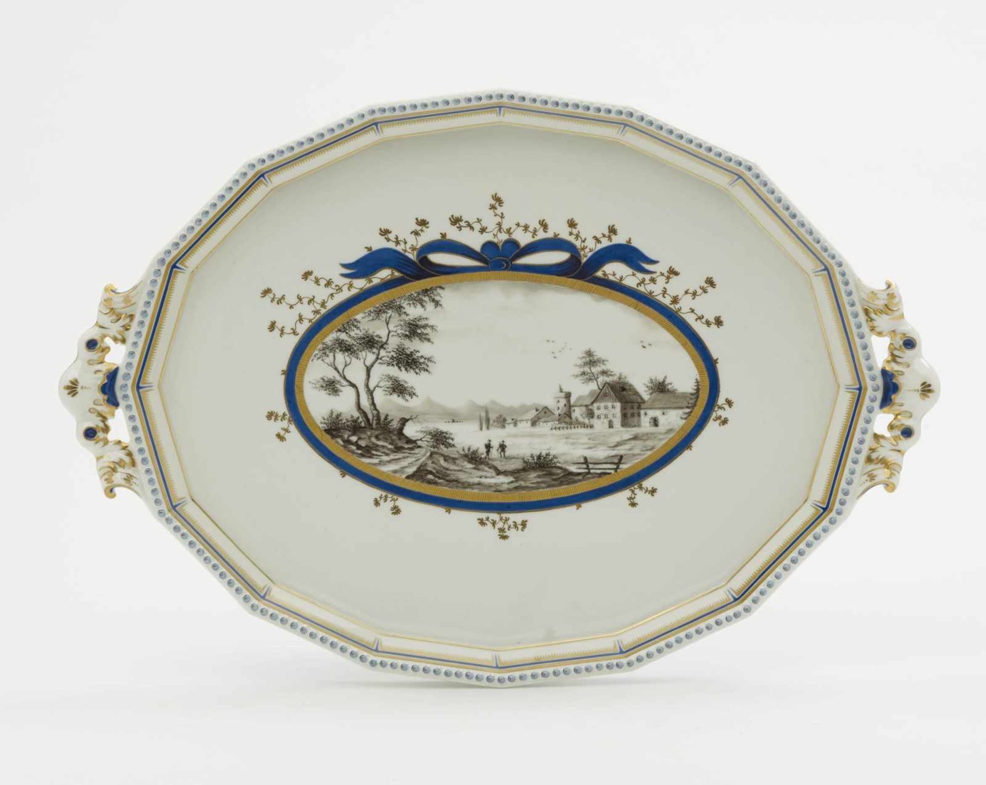 PLATEAU Nymphenburg Porzellan. Blau und gold staffiert. Oval mit zwei Griffen. Form "Perl". Dekor "