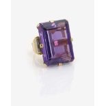 HISTORISCHER AMETHYSTRING Vermutlich USA, 1950er-1960er Jahre Gelbgold 750/-, getestet. 1 Amethyst