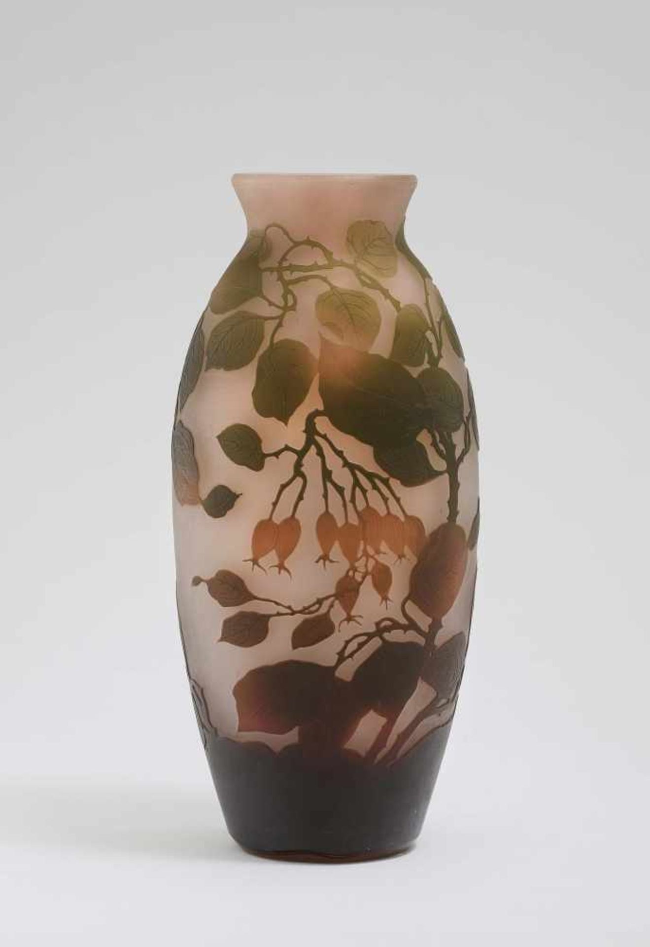 VASE Daum Frères, Nancy, um 1920-1925 Farbloses Überfangglas, mattiert. Gebauchte und gedrückte