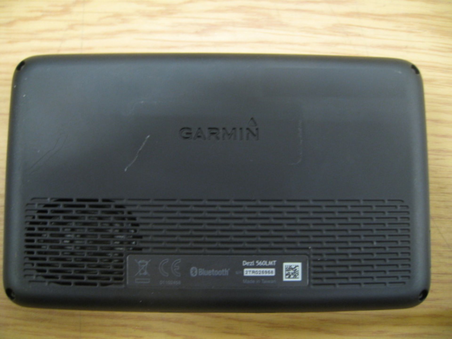 GARMIN DEZL 560MLT SAT NAV. More info at: http://satnav-discounts.co.uk/gb/product/garmin-dezl- - Image 2 of 2