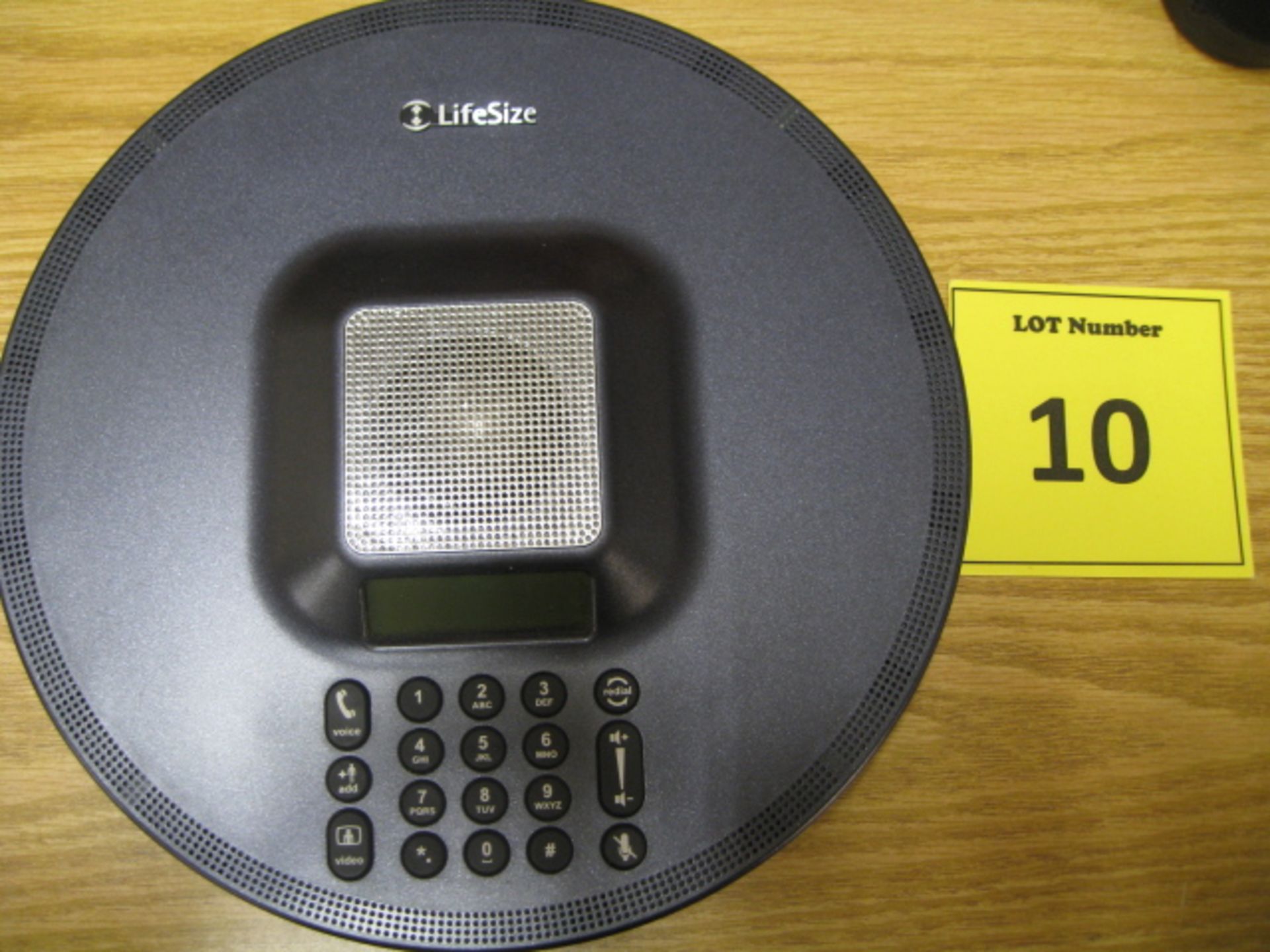 LIFESIZE CONFERENCING EQUIPMENT COMPRISING 1 X LIFESIZE PHONE, 1 X LIFESIZE PASSPORT, MODEL LFZ-014, - Image 2 of 8