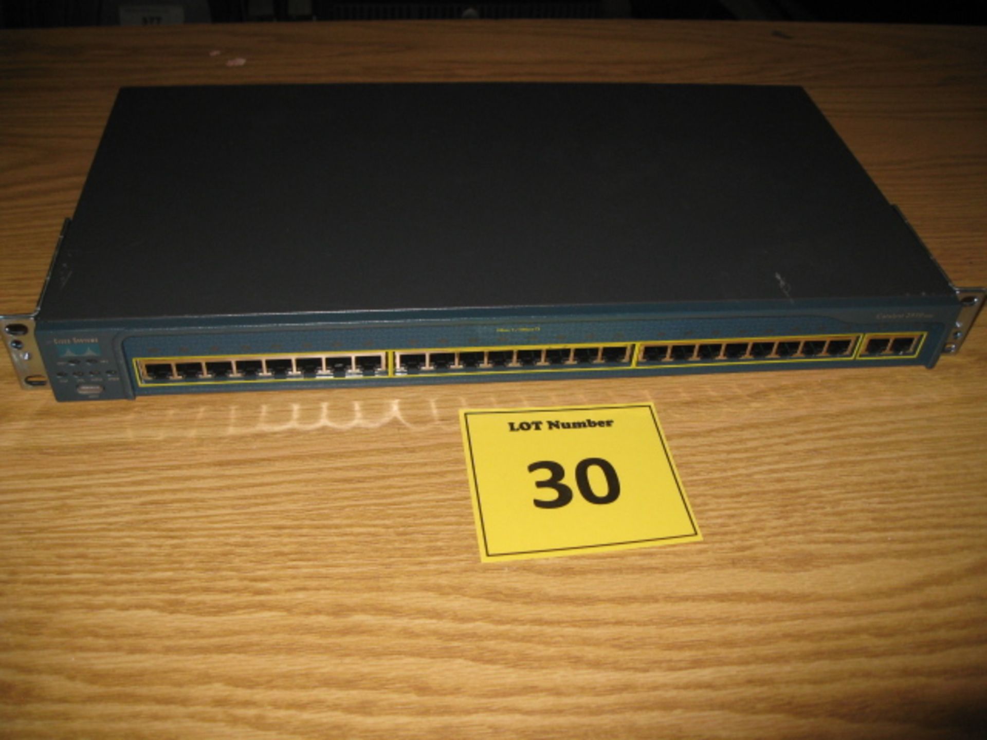 CISCO CATALYST 2950 SERIES 24 PORT NETWORK SWITCH. MODEL WS-C2950T-24