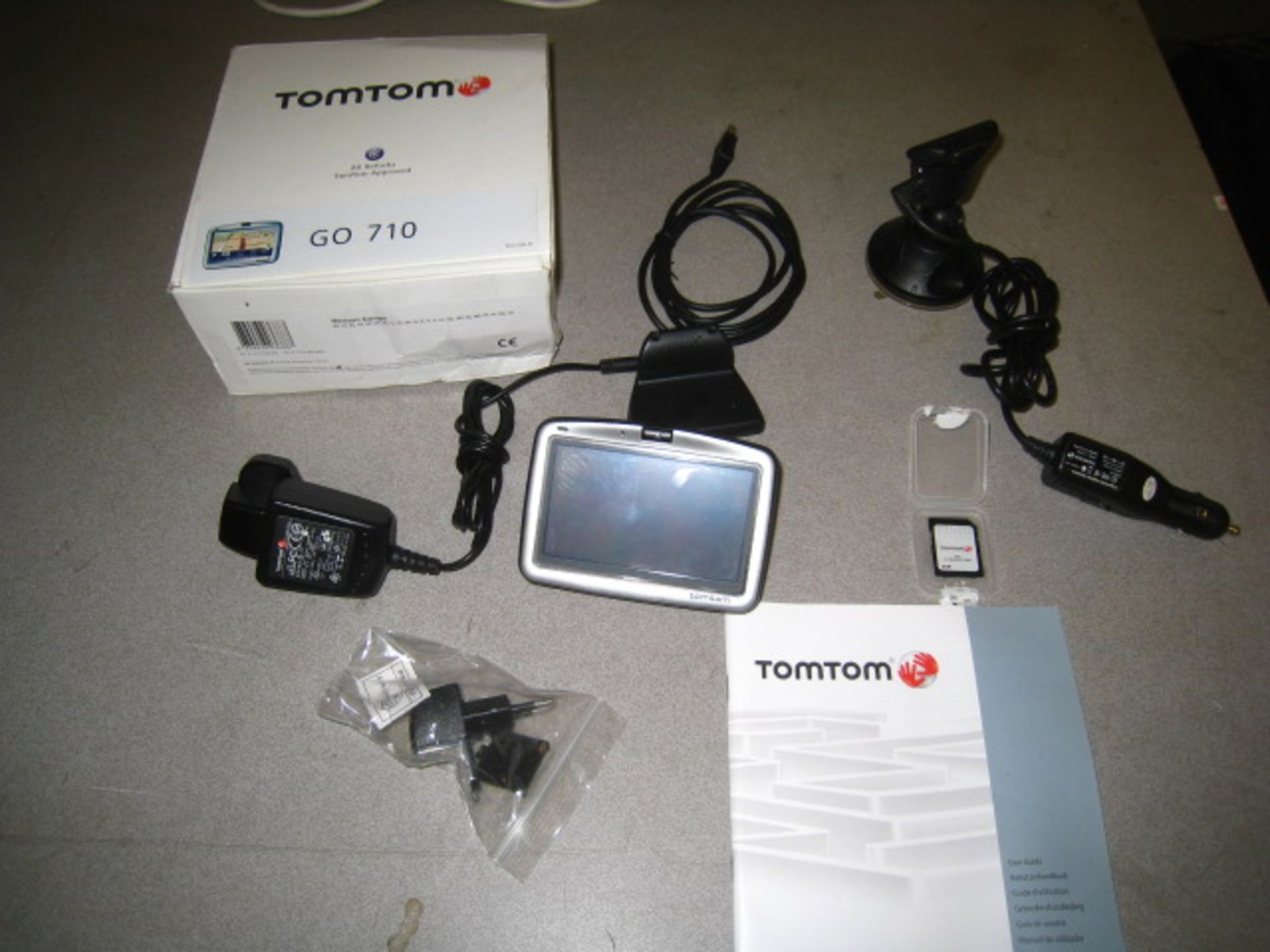 TOM TOM GO 710 SAT NAV. IN BOX WITH CAR AND AC CHARGER, MEMORY CARD AND CAR MOUNT. NOT POWERING