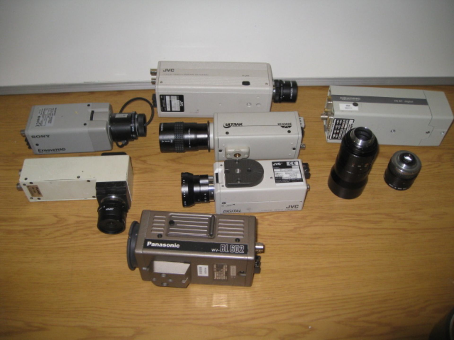 7 X ASSORTED CCTV CAMERAS PLUS A COUPLE OF SPARE LENS'S. AS PHOTO