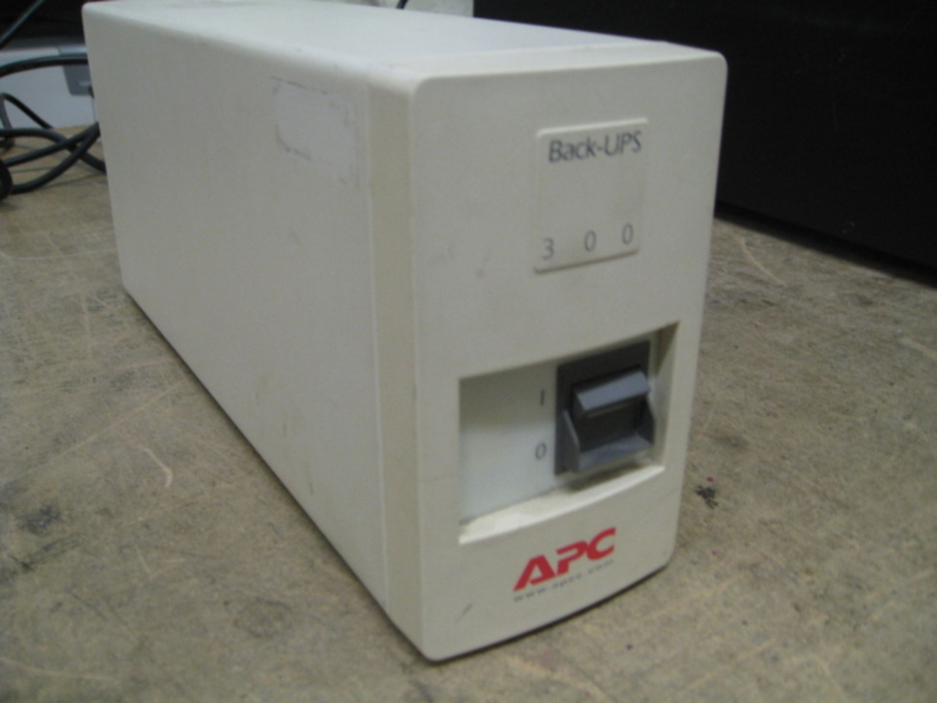 APC BACK UPS 300