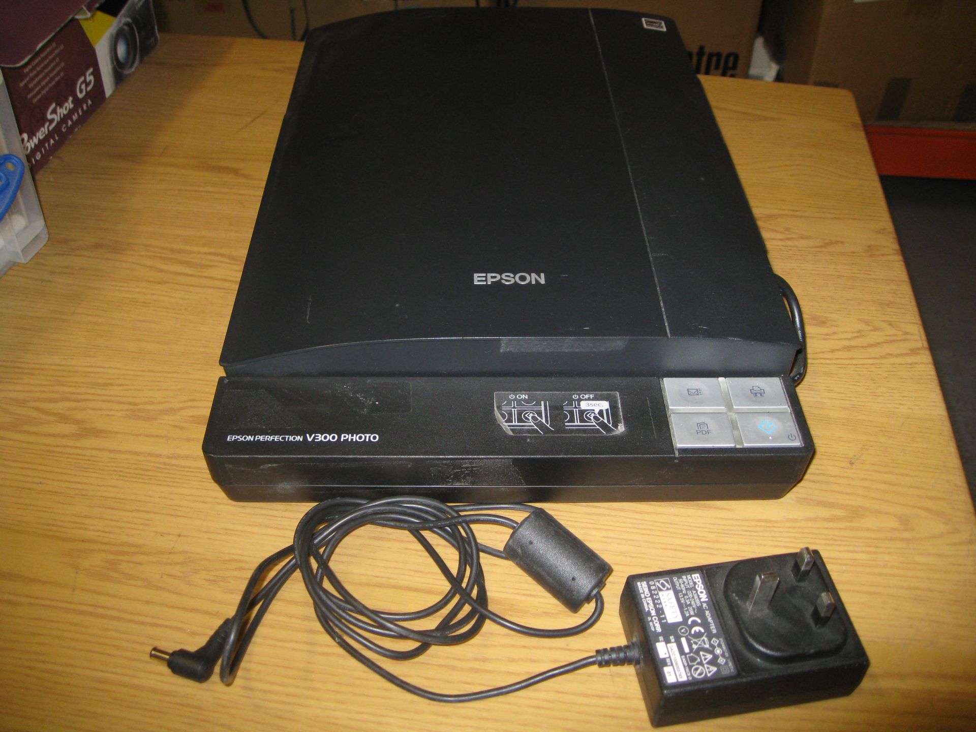EPSON PERFECTION V300 PHOTO FLATBED SCANNER WITH PSU.