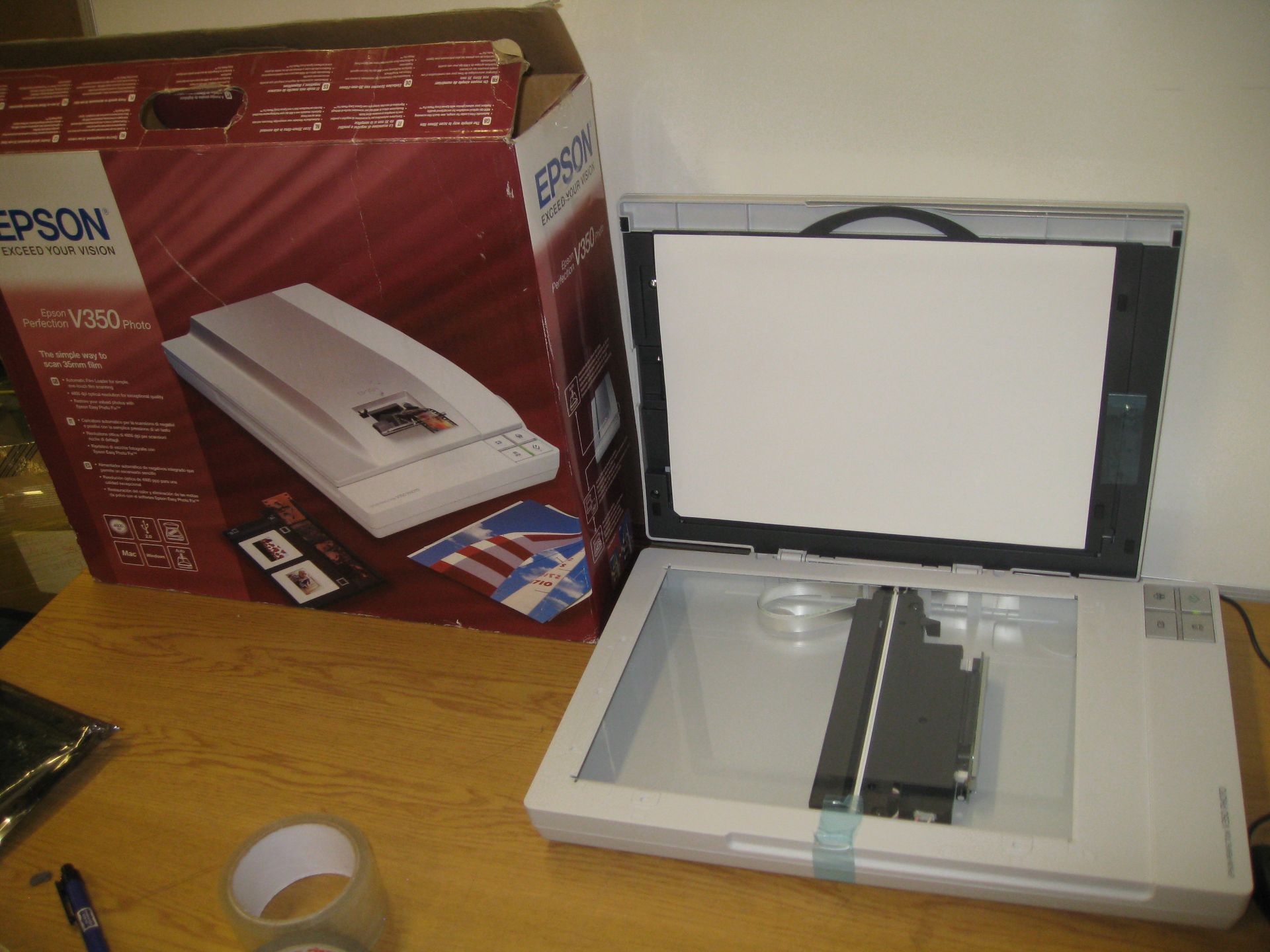 EPSON PERFECTION V350 PHOTO FLATBED SCANNER. BOXED WITH PSU. SCANNER APPEARS TO BE UNUSED - Image 2 of 2