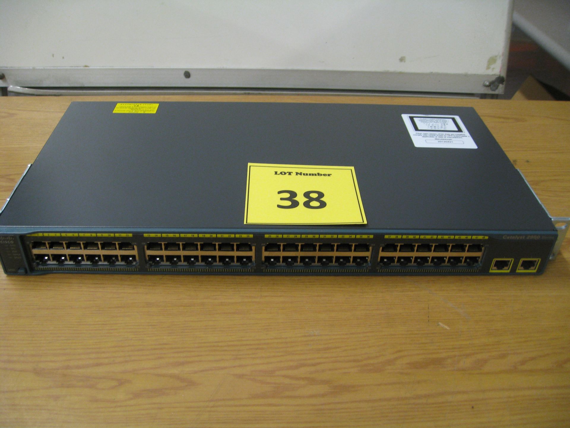 CISCO CATALYST 48 PORT NETWORK SWITCH. MODEL WS-C2960-48TT-L V09