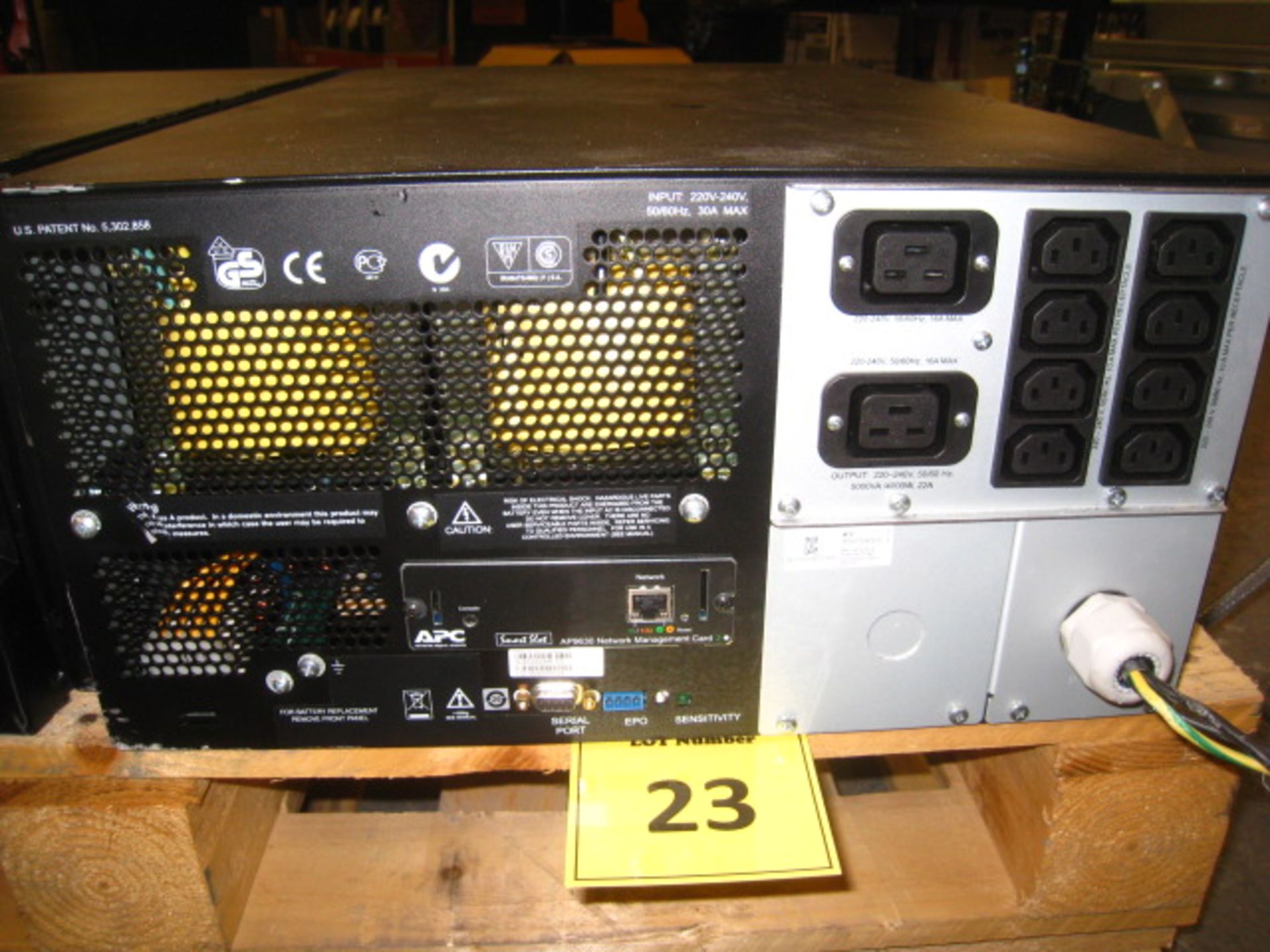 APC SMARTUPS 5000 RACKMOUNT UPS. MODEL SU5000RRM1 5U. COMPLETE WITH APC SMART SLOT AP 9630 NETWORK - Image 2 of 2