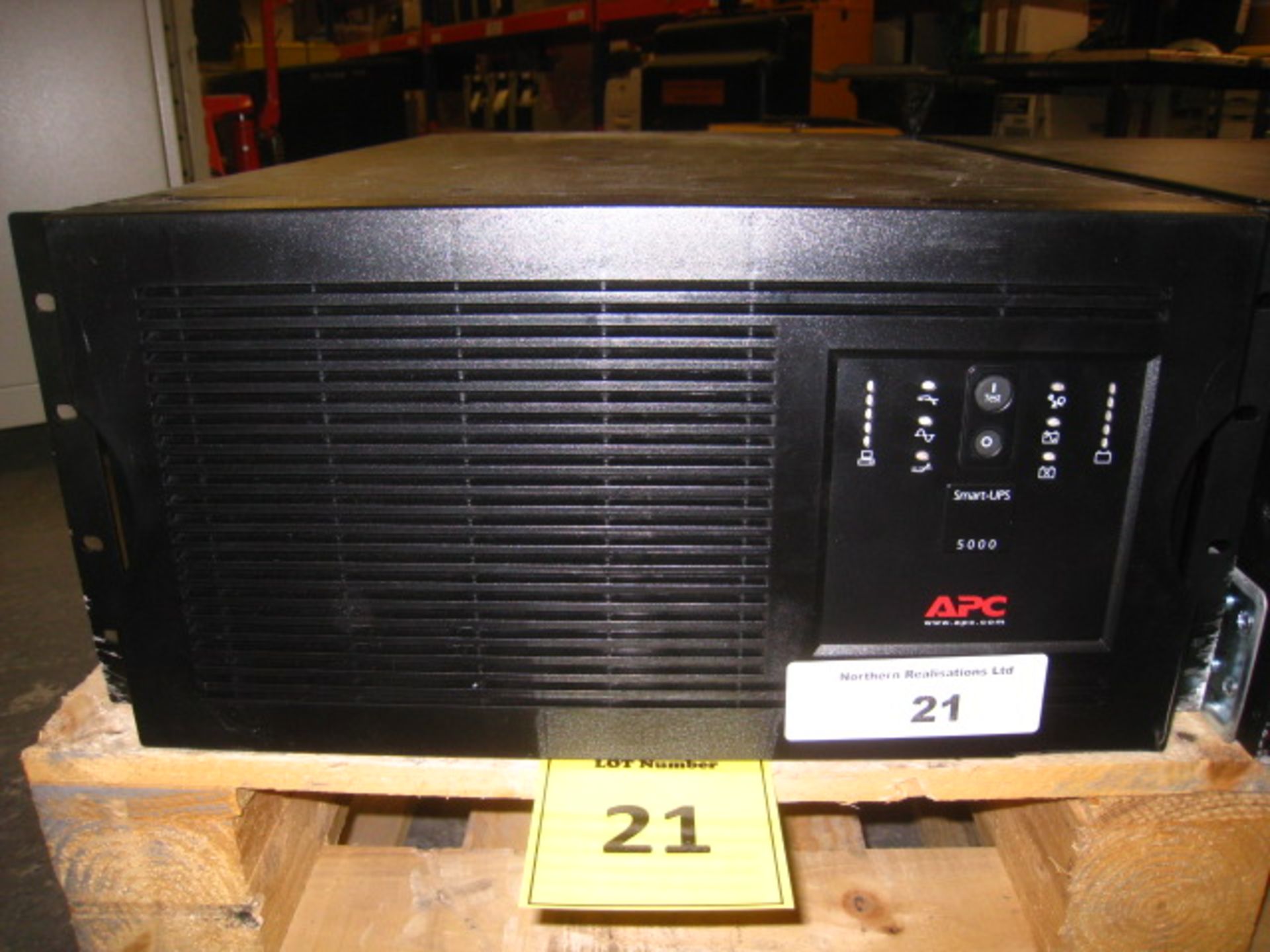 APC SMARTUPS 5000 RACKMOUNT UPS. MODEL SU5000RRM1 5U. COMPLETE WITH APC SMART SLOT AP 9630 NETWORK