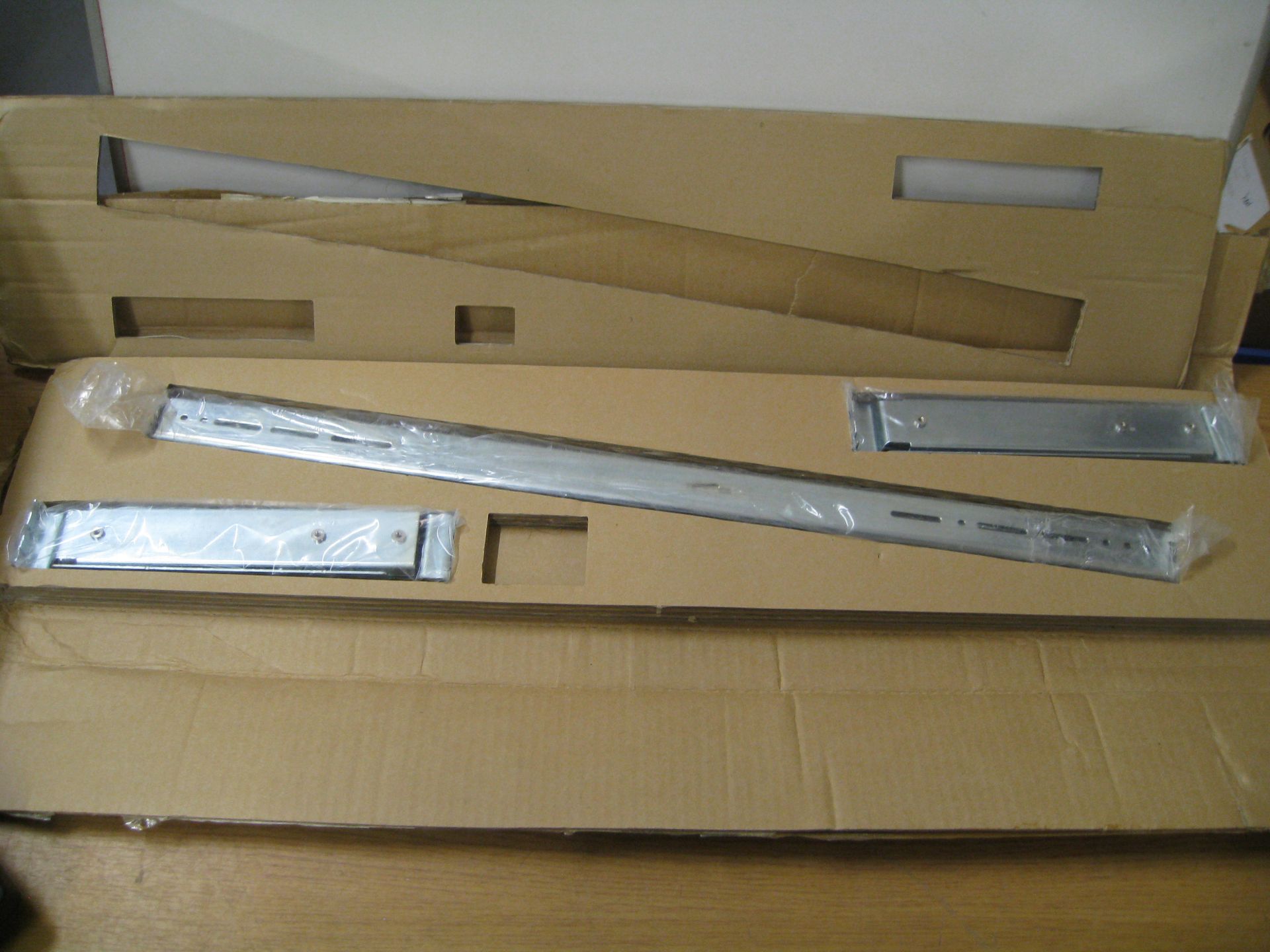 NEW 1U RACKMOUNT SERVER RAIL KIT. AS PHOTO