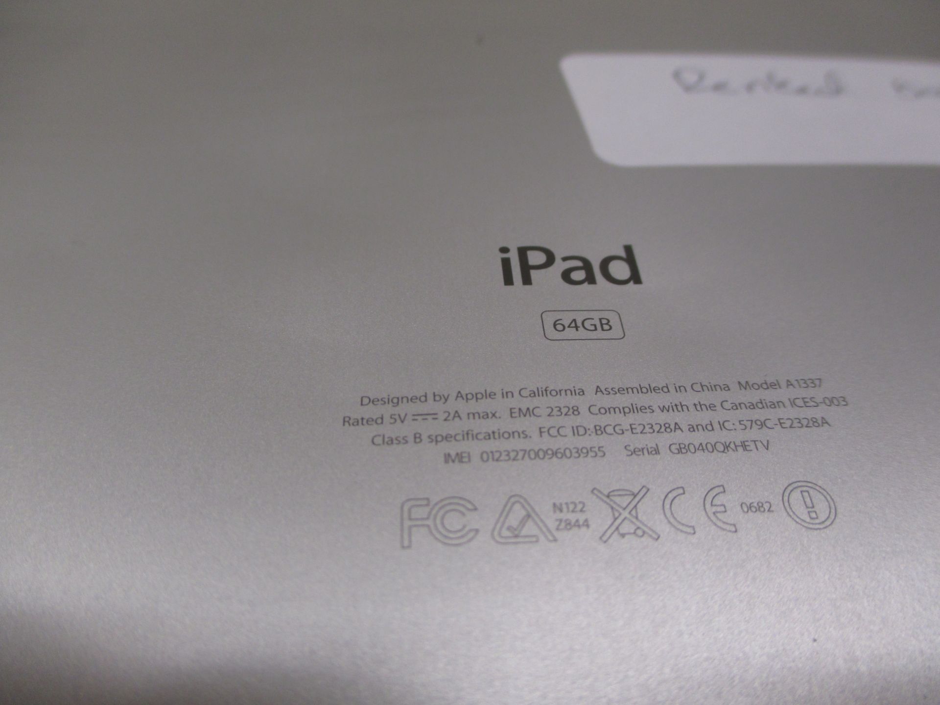 APPLE IPAD 64GB A1337 (BACK COVER SLIGHTLY DENTED - SEE PHOTOS) WITH CASE - Image 4 of 6