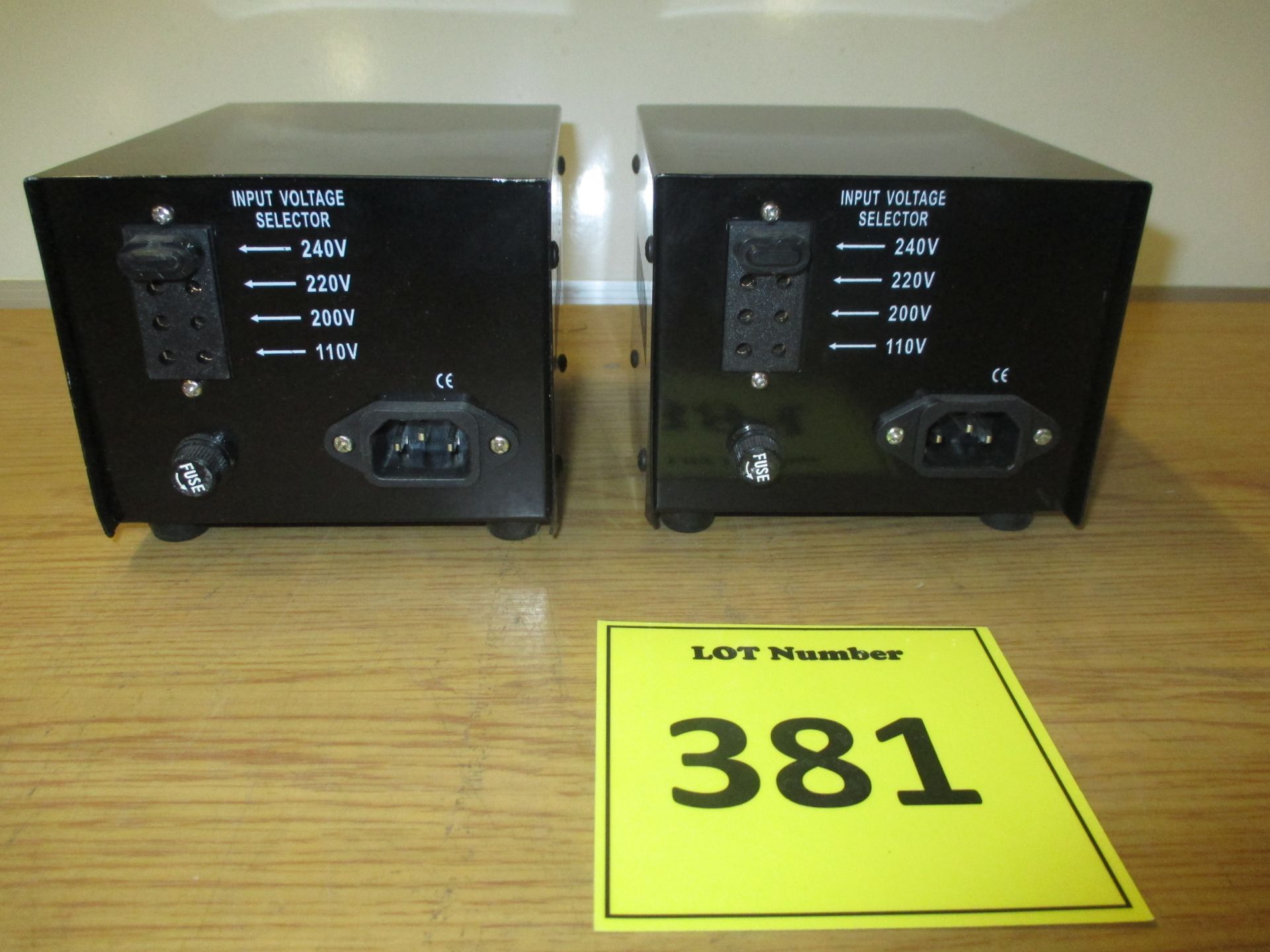 2 X GOLDSOURCE ST-500 STEP UP AND DOWN TRANSFORMERS. OUTPUT 110 TO 220 VOLTS - Image 2 of 2