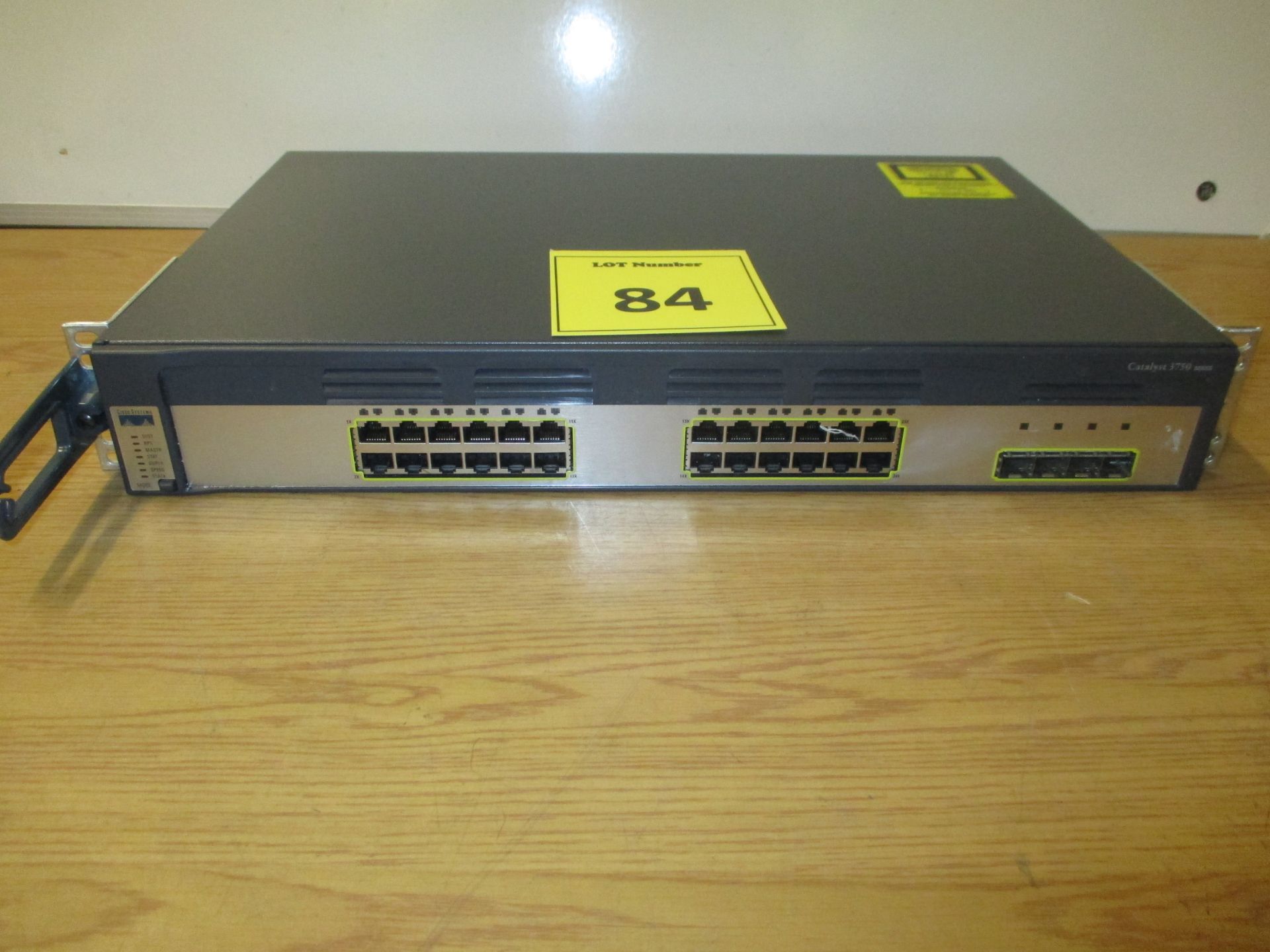 CISCO CATALYST 3750 SERIES 24 PORT NETWORK SWITCH. MODEL WS-C3570G-24TS-S