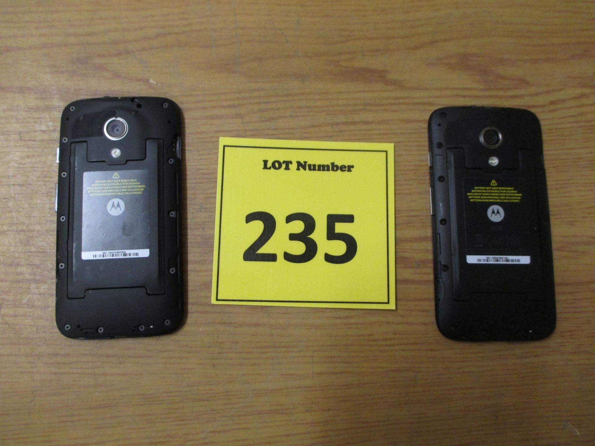 2 X MOTOROLA MOTO G 8GB SMARTPHONES (MISSING BACK COVER) - Image 2 of 2
