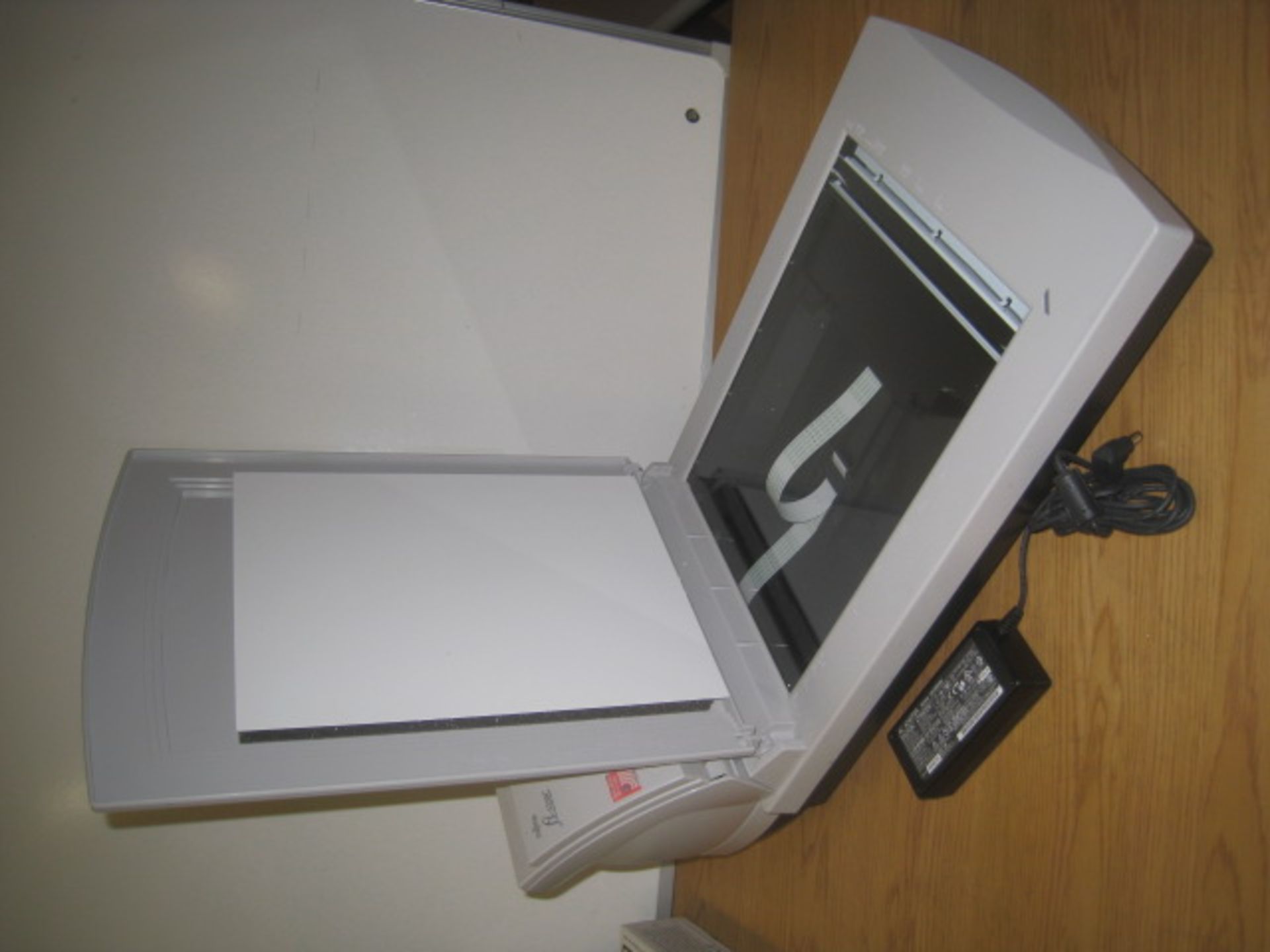 FUJITSU Fi-5220C HIGH SPEED DUPLEX COLOUR DOCUMENT FLATBED SCANNER. WITH PSU - Image 2 of 2