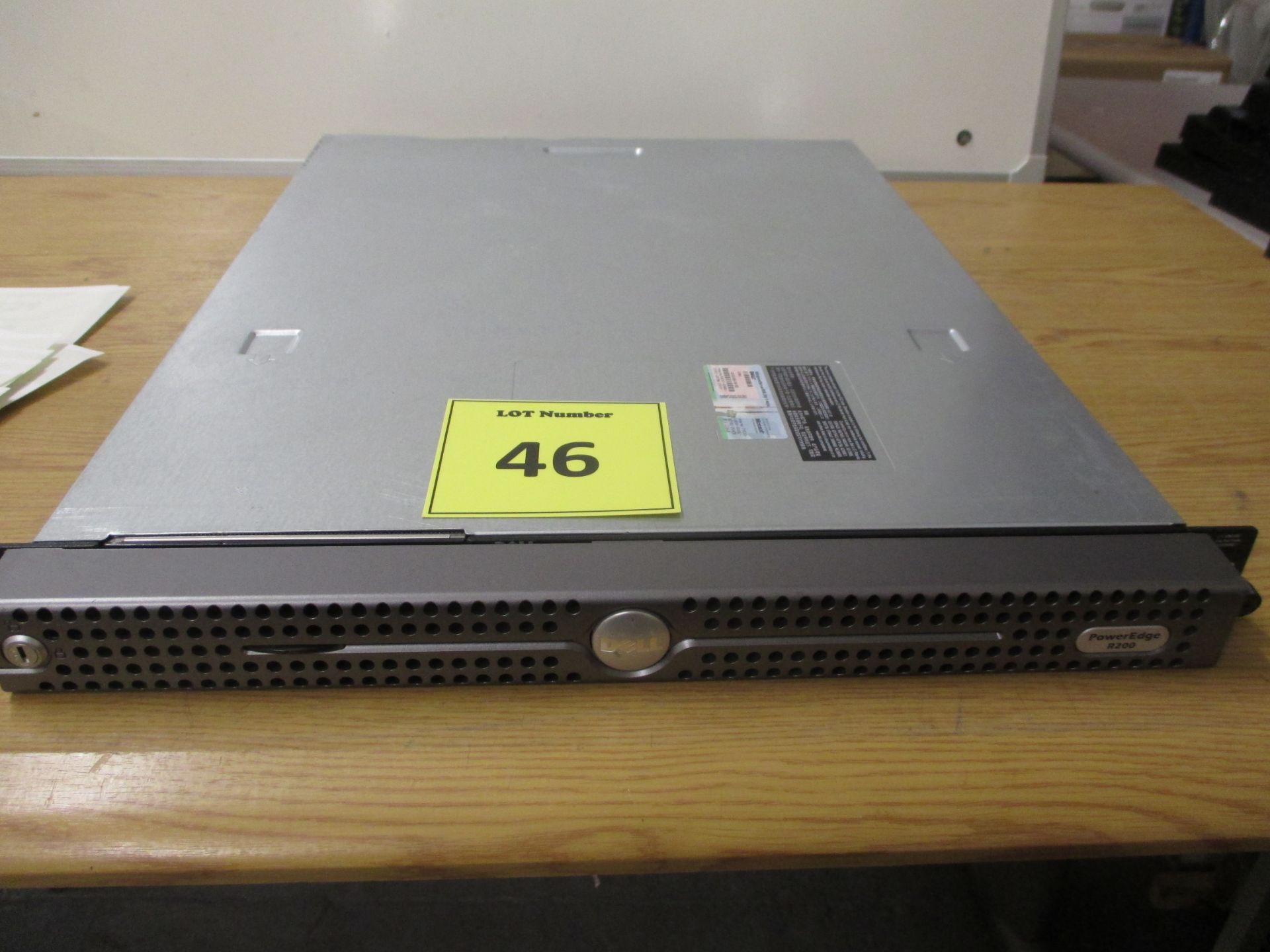 DELL POWEREDGE R200 1U RACKMOUNT FILE SERVER. QUAD CORE 3GHZ PROCESSOR (X3370), 4GB RAM, 2 X 73GB