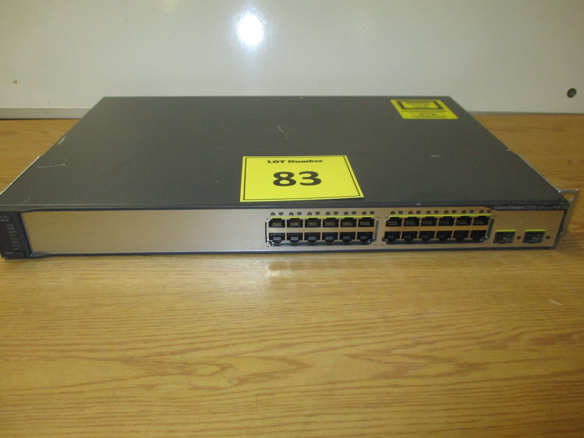 CISCO CATALYST 3750 V2-SERIES POE 24. 24 PORT NETWORK SWITCH. MODEL WS-C3570V2-24PS-S V01