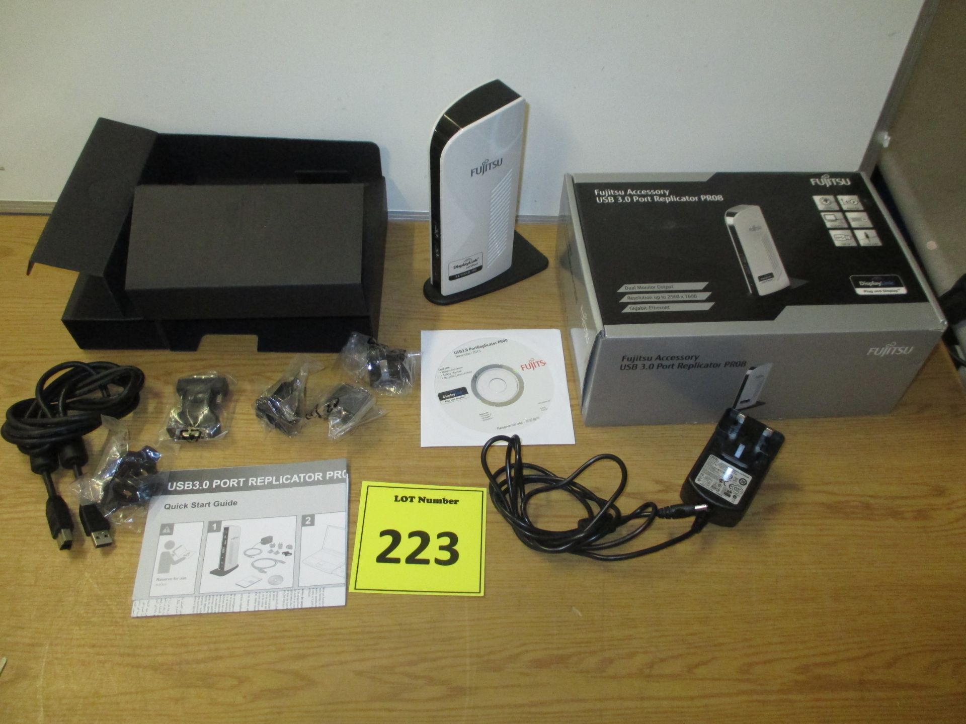 FUJITSU USB 3 PORT REPLICATOR PR08. BOXED WITH SOFTWARE, INSTRUCTIONS, PSU, USB 3 CABLE &