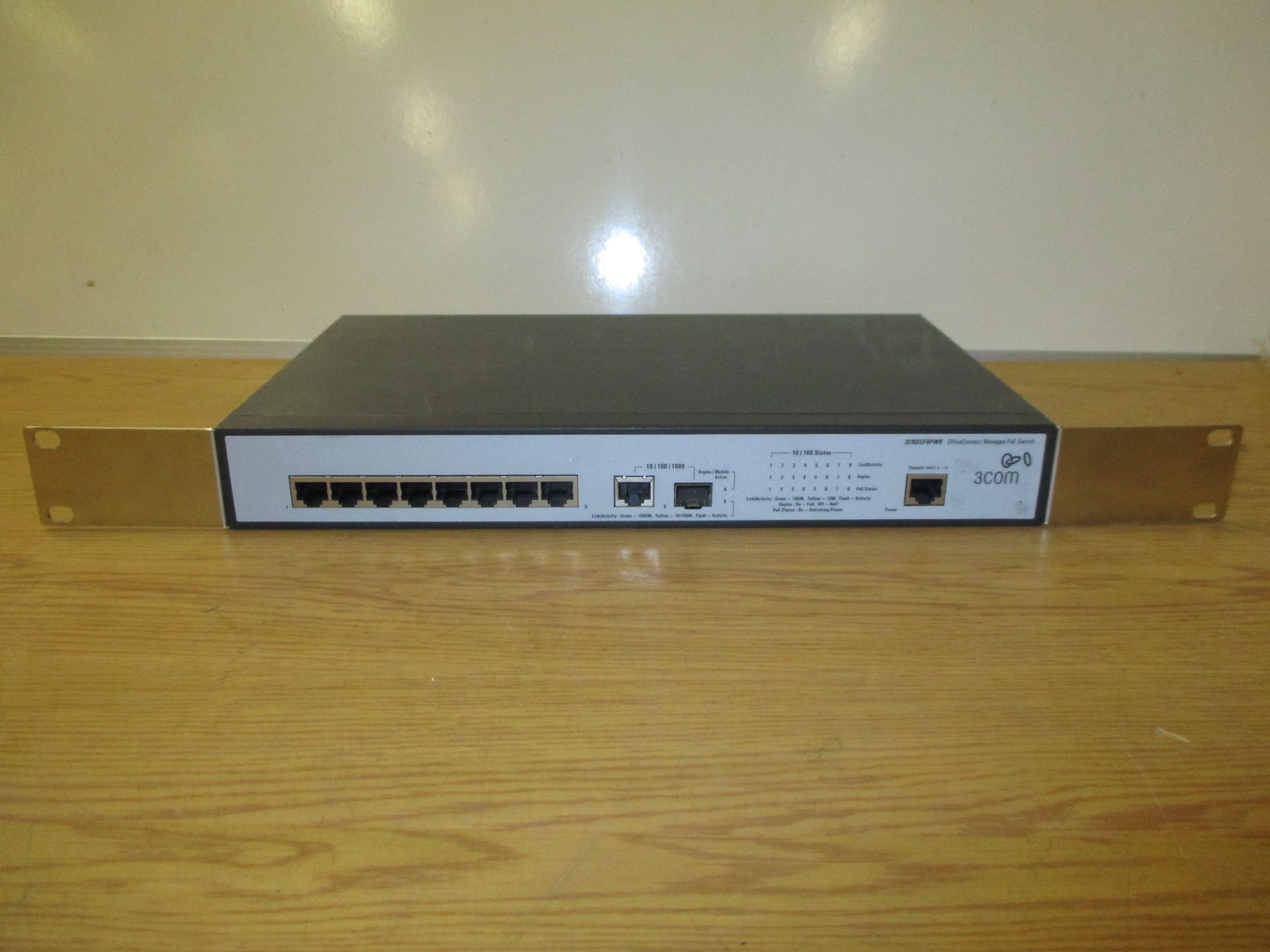 3COM 3CRDSF9PWR OFFICE CONNECT MANAGED PoE SWITCH, 10/100.1000. WITH RACKMOUNT BRACKETS.