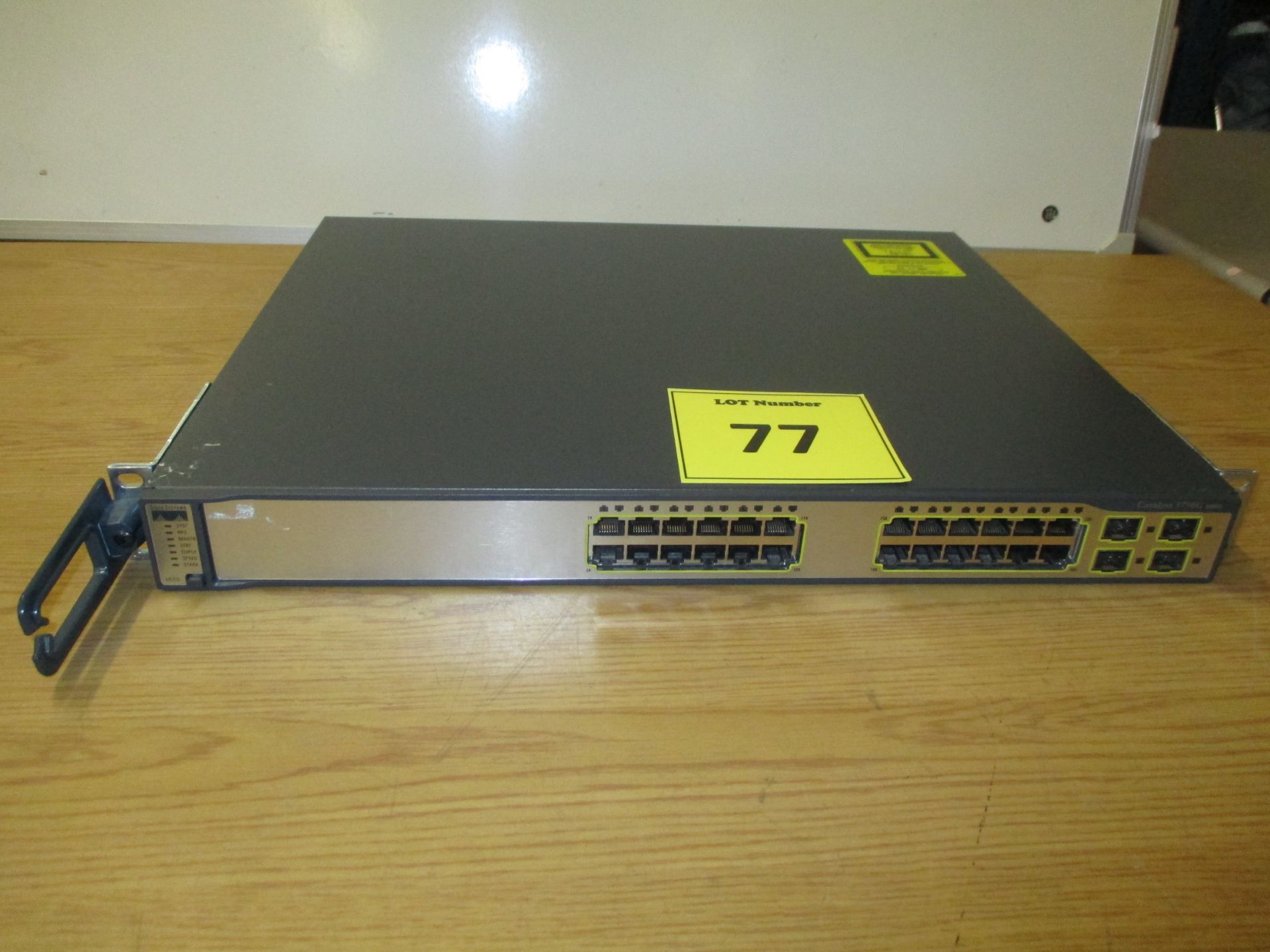 CISCO CATALYST 3750 G-SERIES 24 PORT NETWORK SWITCH. MODEL WS-C3570G-24TS-S1U V03