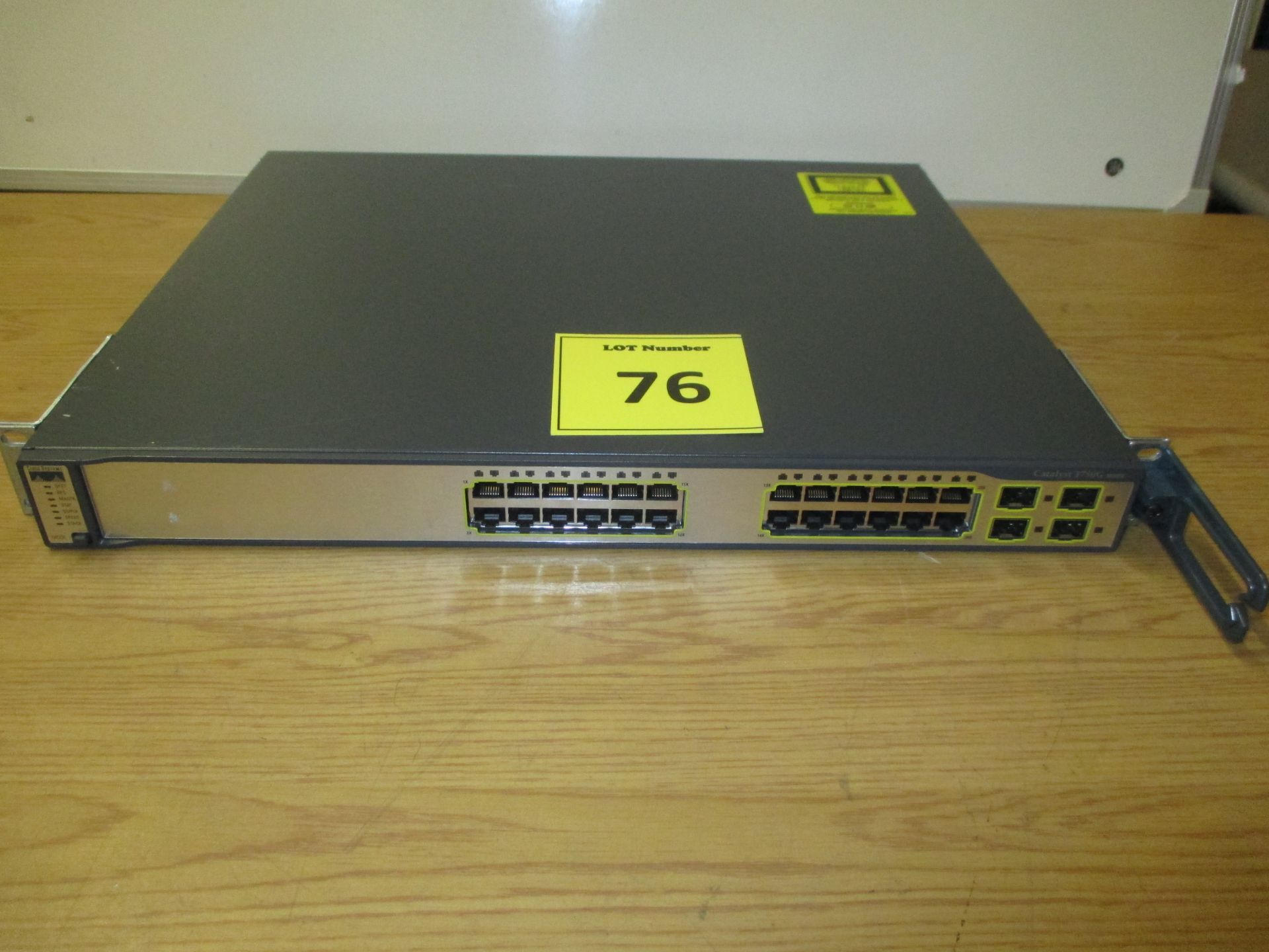 CISCO CATALYST 3750 G-SERIES 24 PORT NETWORK SWITCH. MODEL WS-C3570G-24TS-E1U V03