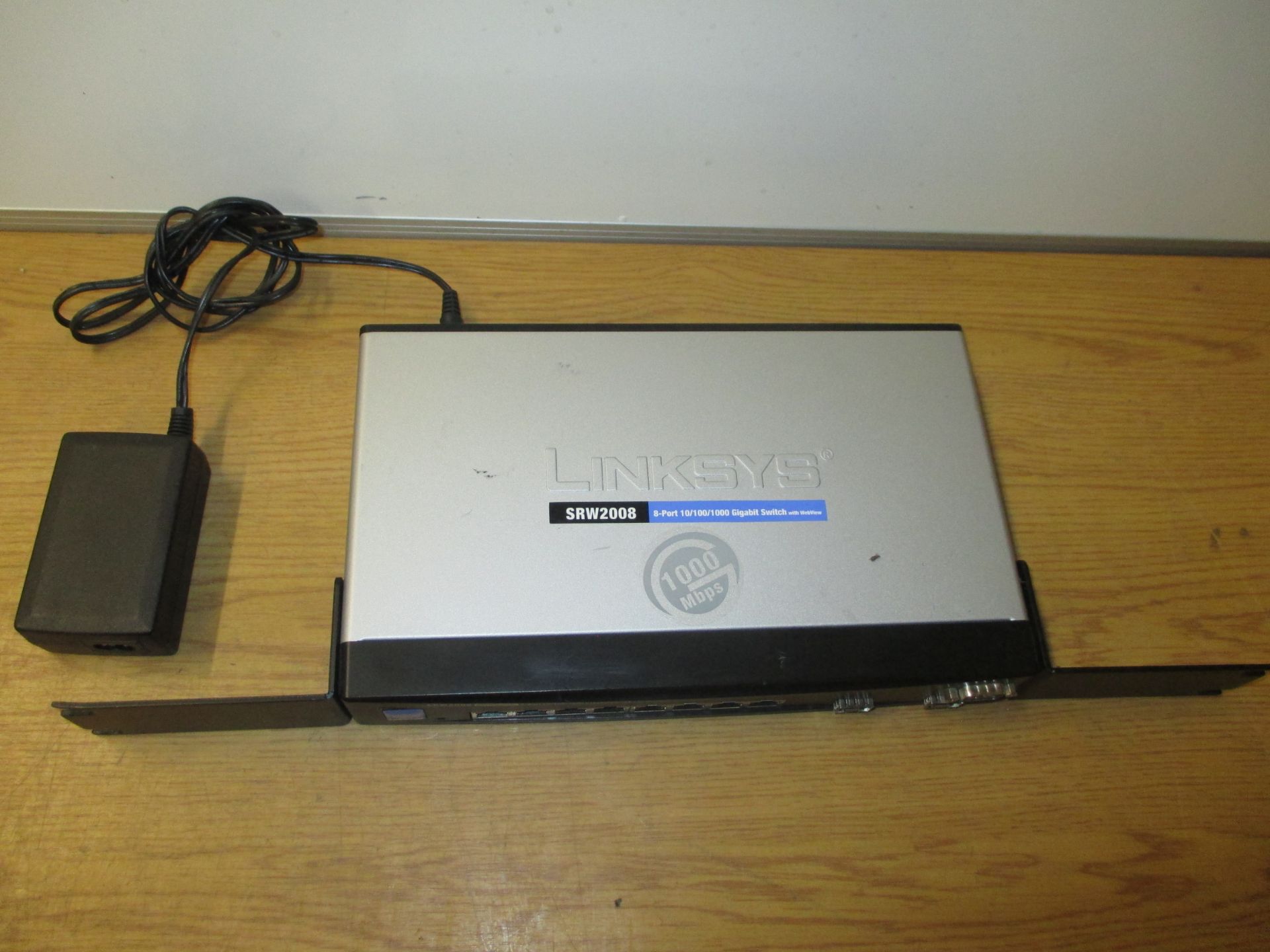 LINKSYS (CISCO) SRW2008 BUSINESS SERIES 8 PORT 10/100/1000 GIGABIT SWITCH WITH WEBVIEW. RACK - Image 2 of 3