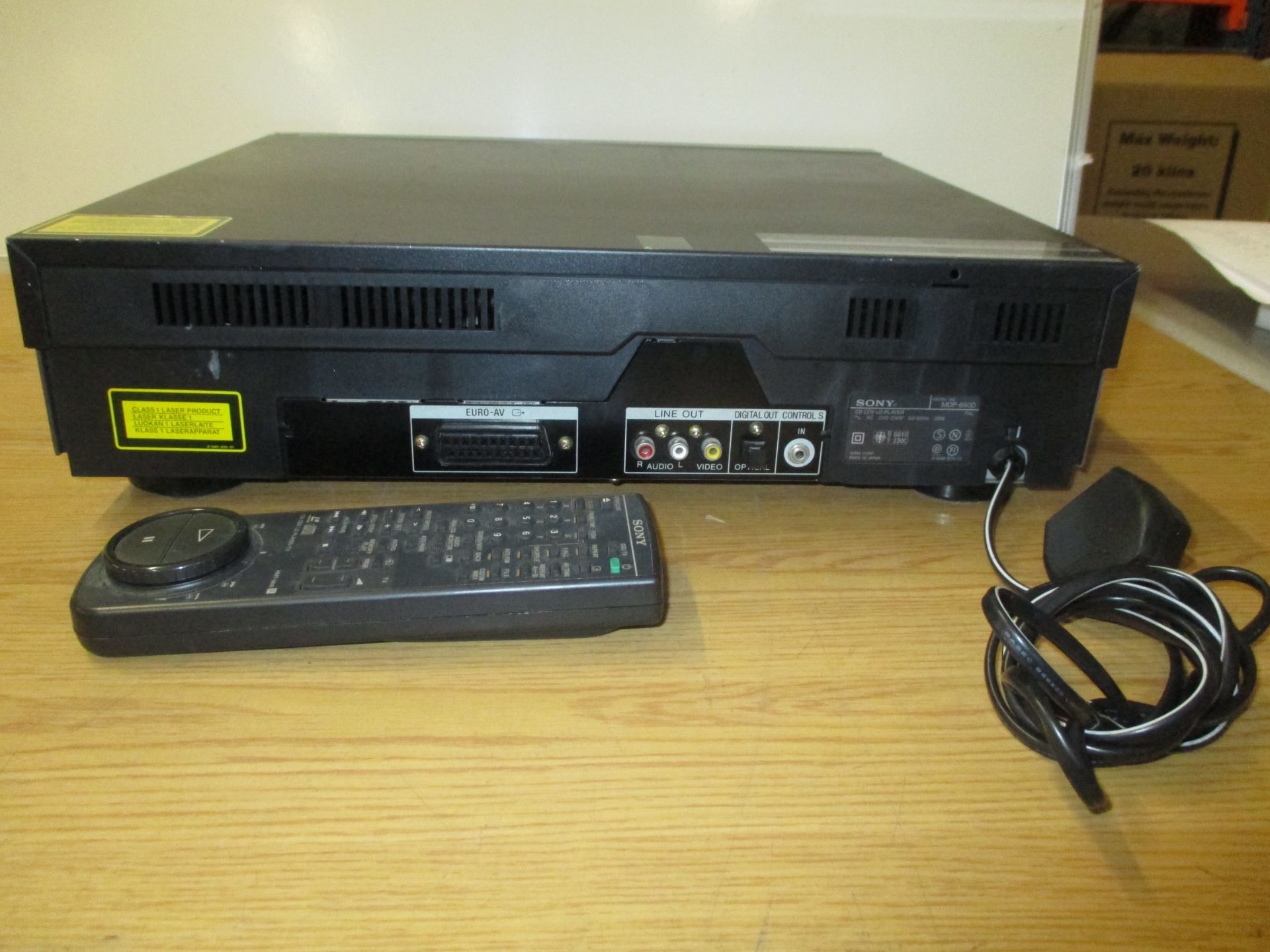 SONY LASER DISC SYSTEM CD/CDV/LD PLAYER MODEL MDP-650D. WITH REMOTE CONTROL. - Image 2 of 2