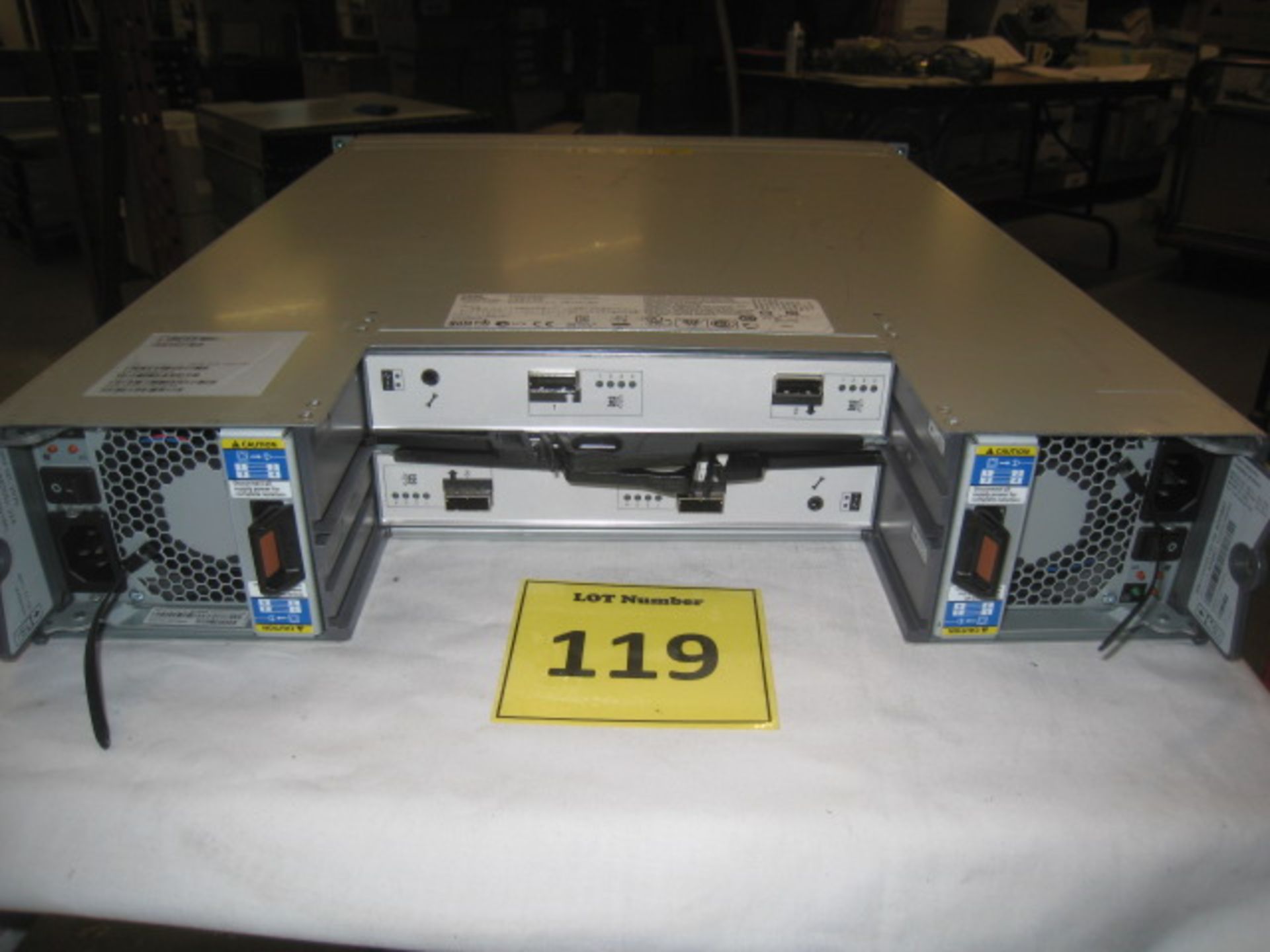 IBM 2076-224 Storwize V7000 Disk Expansion Array with 7 HDD'S, 85Y6052. 2 x 600gb, 2 x 300gb, 3 x - Image 2 of 2