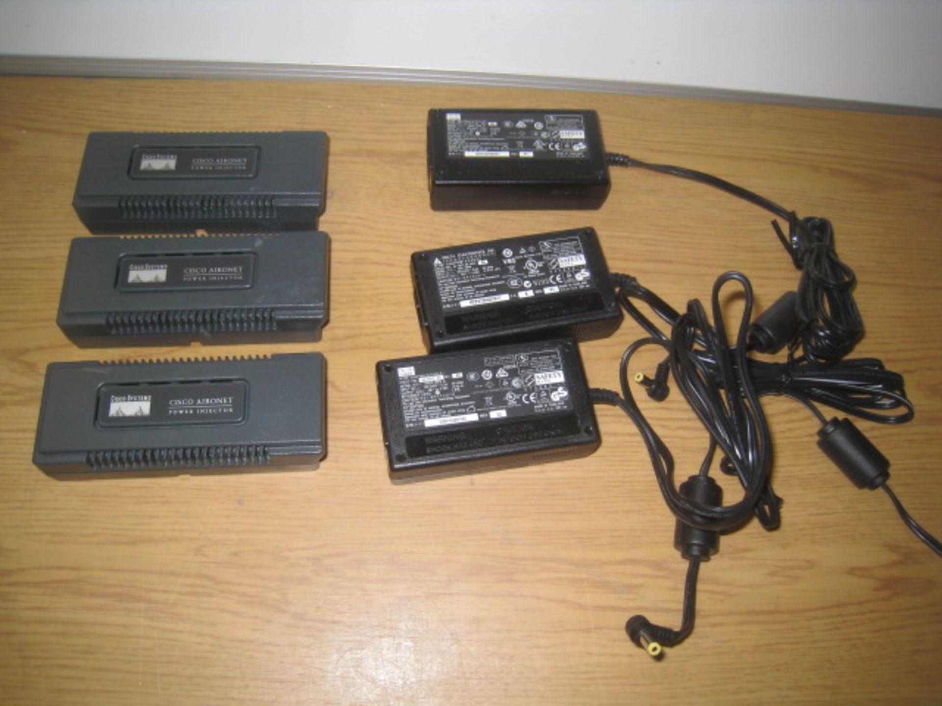 3 X CISCO AIR-PWRINJ3 AIRONET POWER INJECTOR PLUS 3 X CISCO 48V, 0.38A PSU'S.