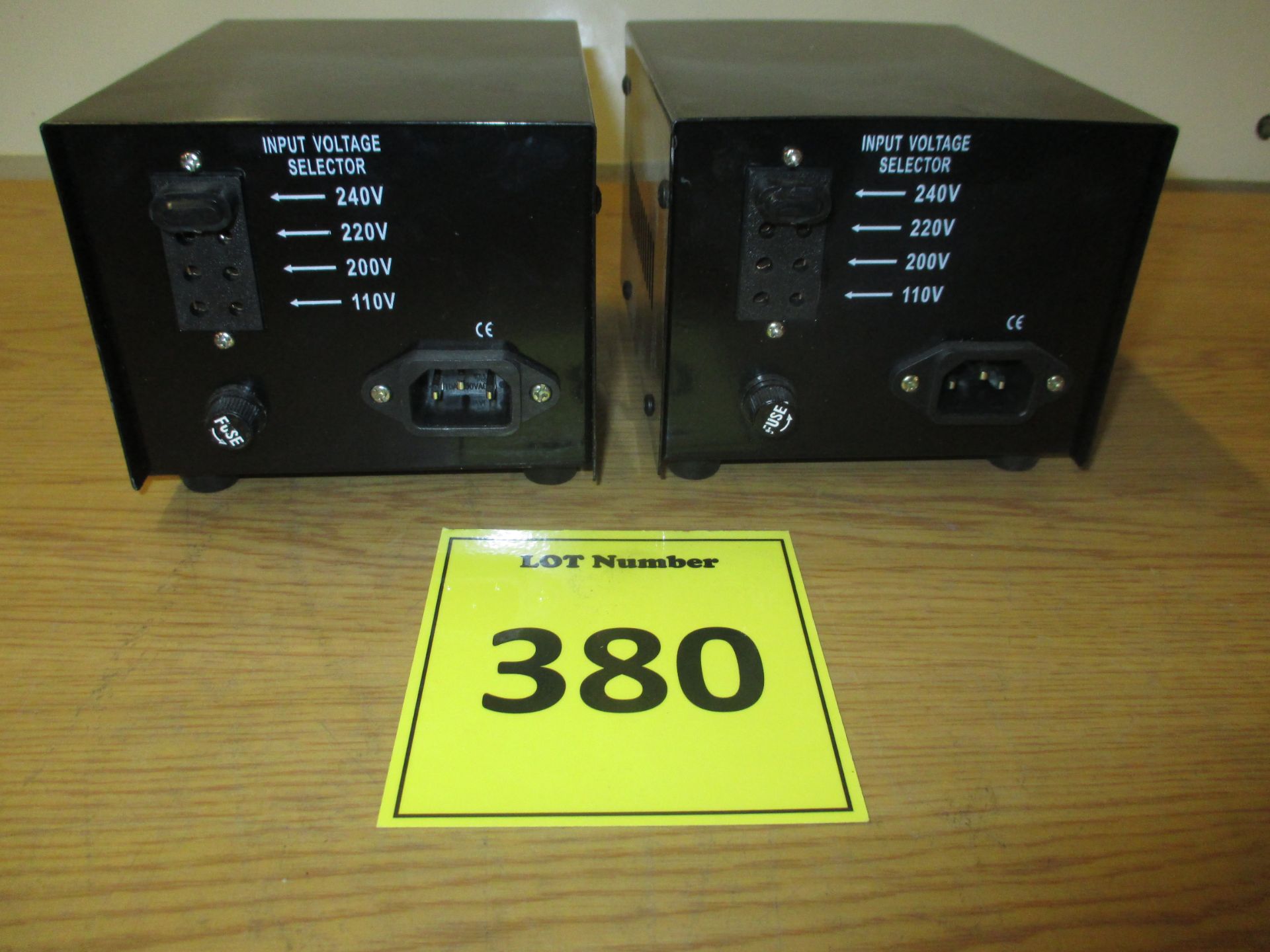 2 X GOLDSOURCE ST-500 STEP UP AND DOWN TRANSFORMERS. OUTPUT 110 TO 220 VOLTS - Image 2 of 2