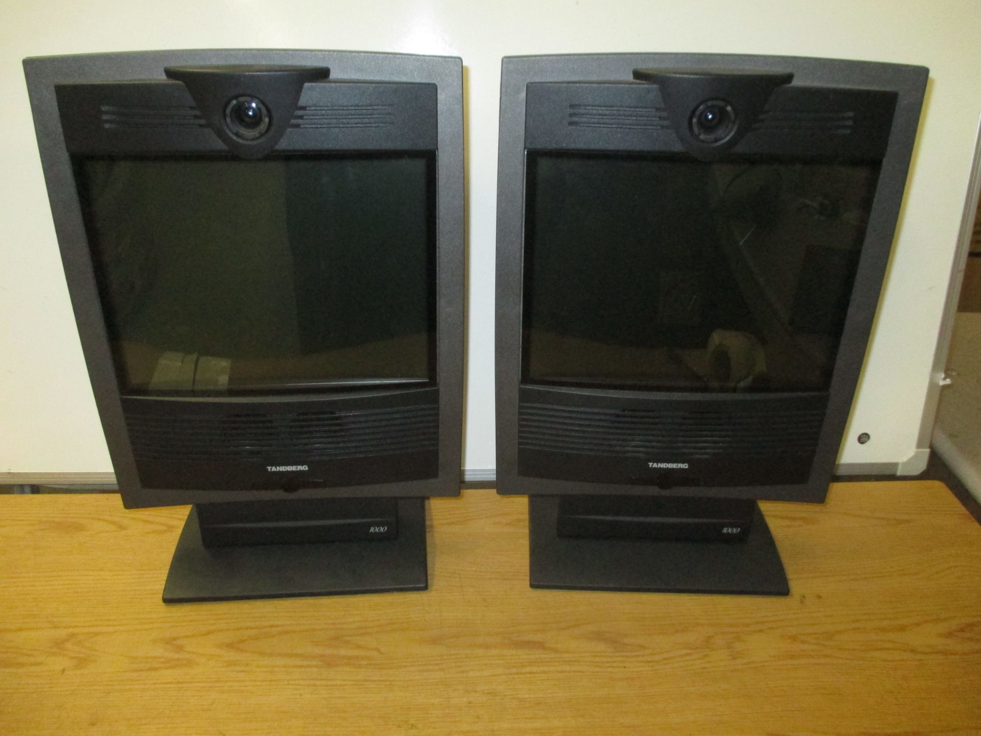 2 X TANDBERG 1000 TT7-02 VIDEO CONFERENCING UNITS