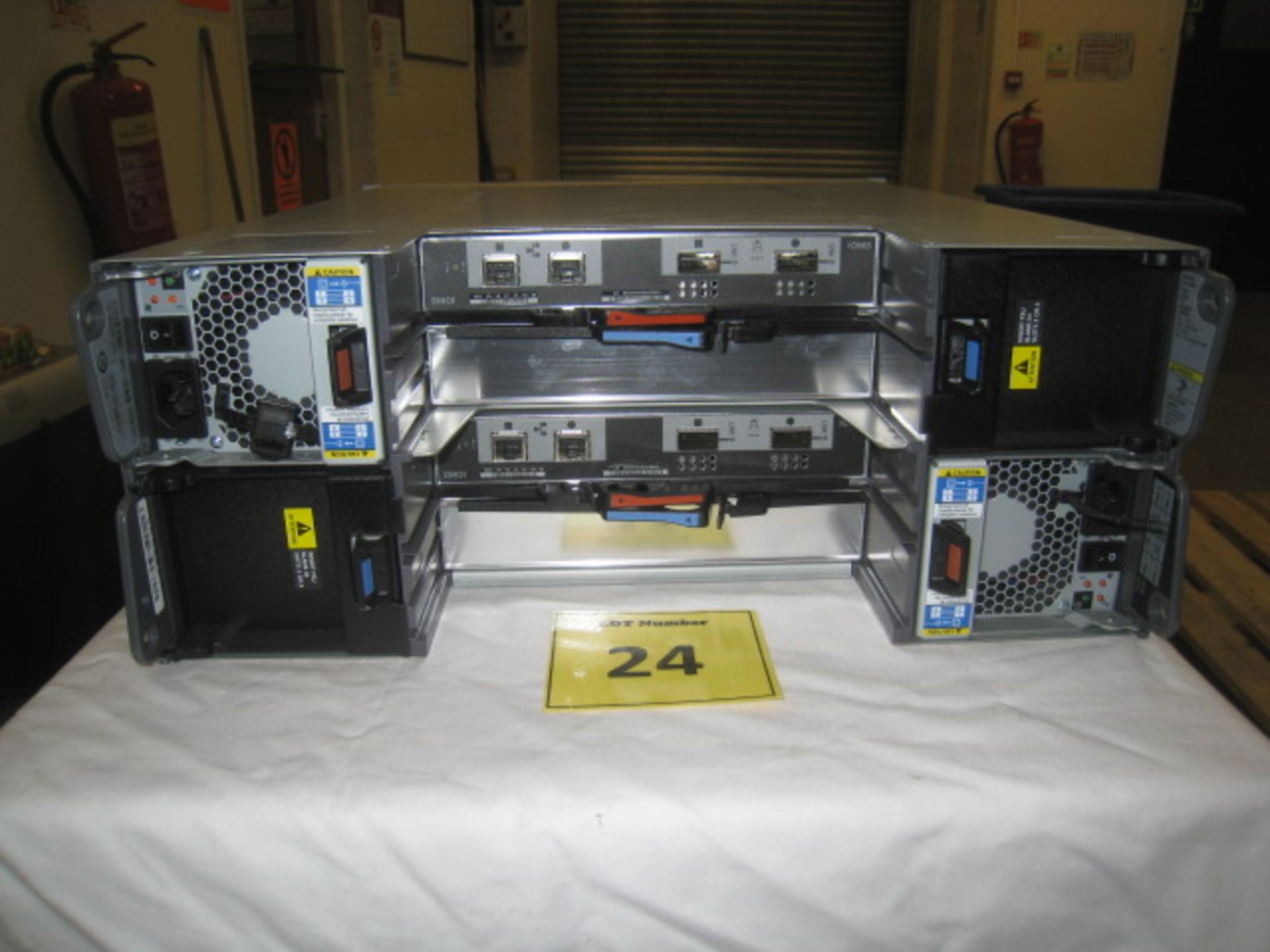 1 X NetApp NAJ-0801 24 Bay Hard Drive Storage Array with 2 x IOM3 Modules & 2 x Power Supplies. NO - Image 2 of 3