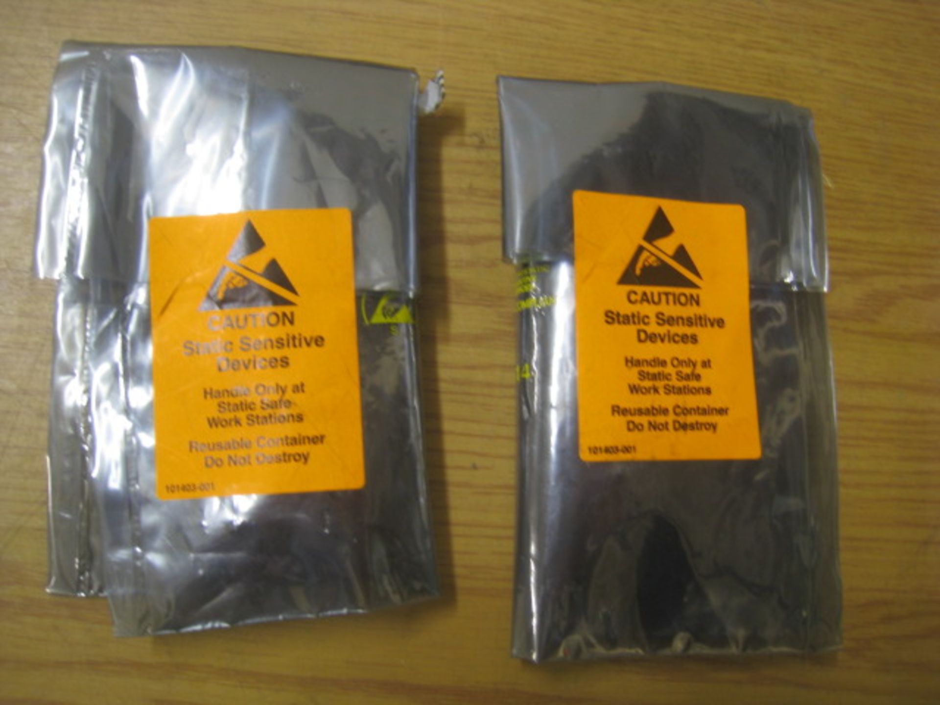 HP. 2 X 4.8V NI-MH RAID CONTROLLER BATTERY'S. HP P/N 381573-001 STILL SEALED IN ANTISTATIC BAGS