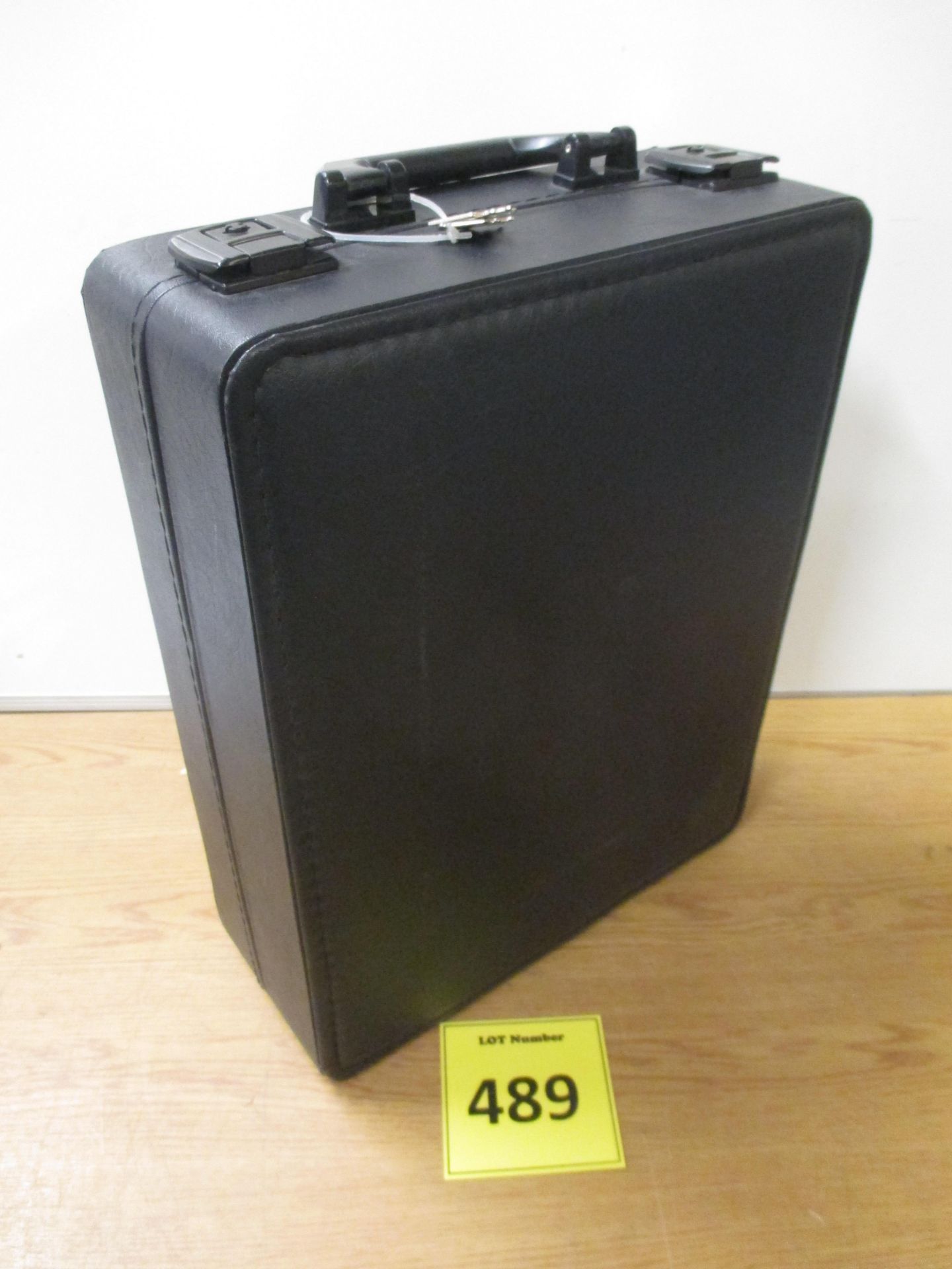 A+K PORTABLE 350VF OVERHEAD PROJECTOR IN QUALITY FITTED CASE - Image 5 of 5