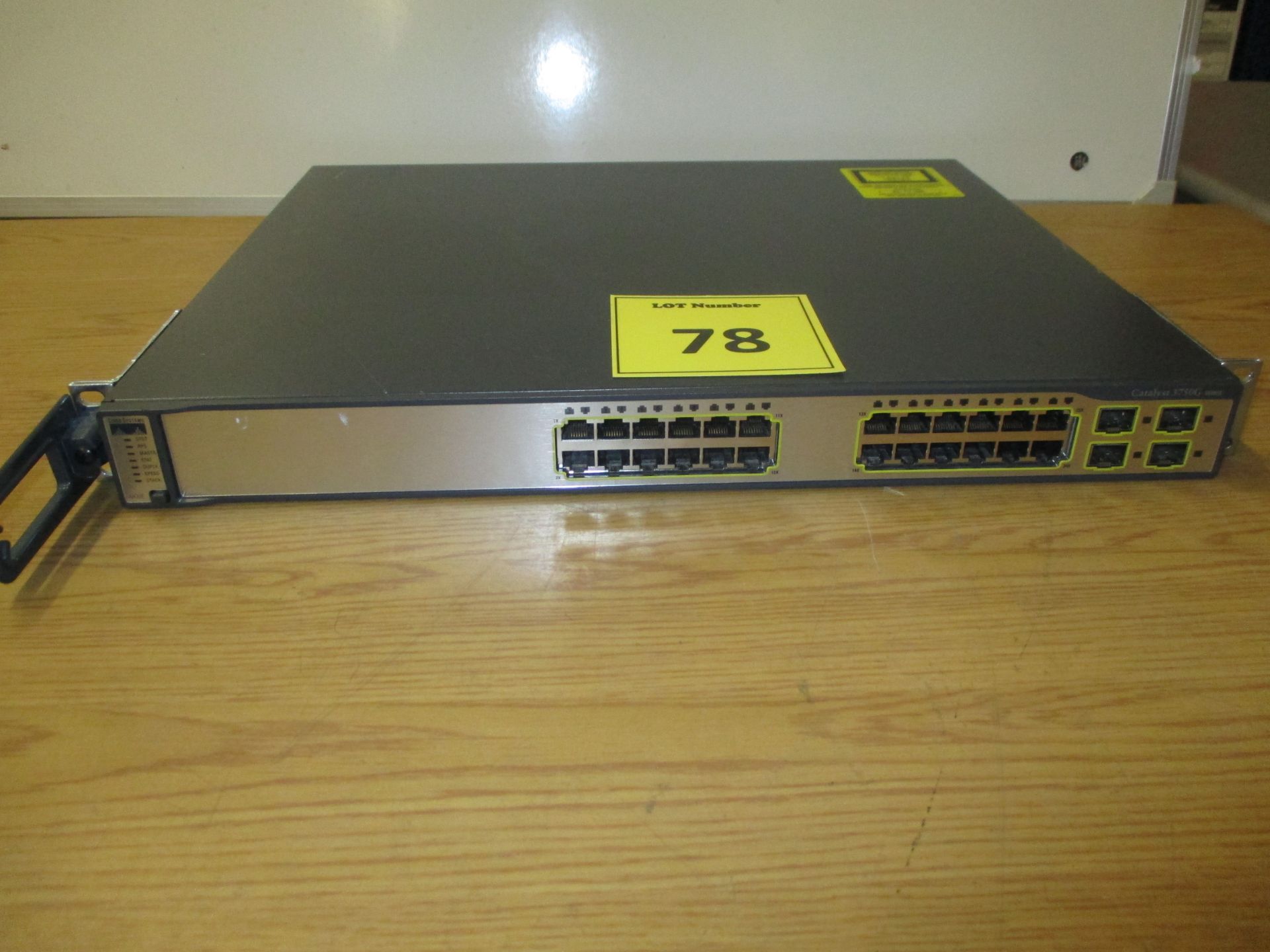 CISCO CATALYST 3750 G-SERIES 24 PORT NETWORK SWITCH. MODEL WS-C3570G-24TS-S1U V03