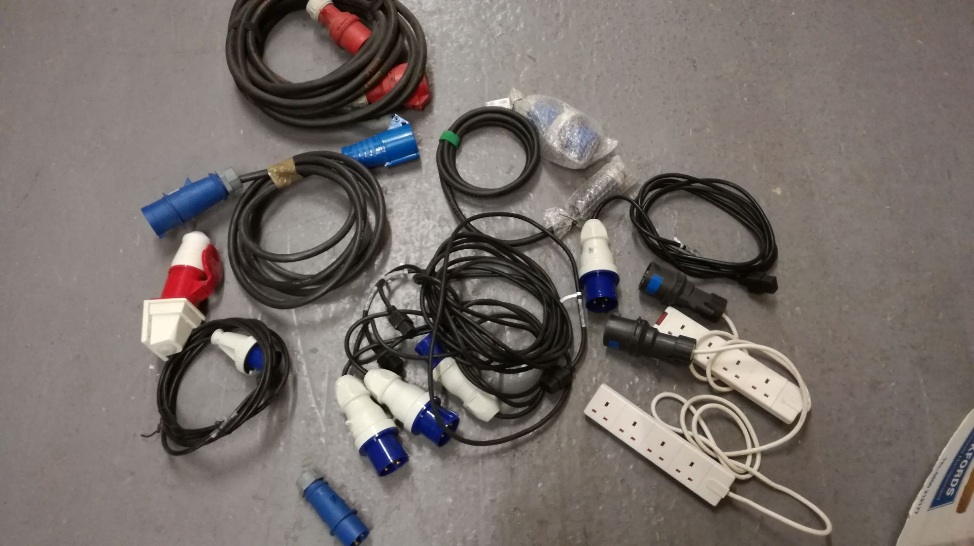 BOX OF RS-024 AND COMMANDO POWER CABLES