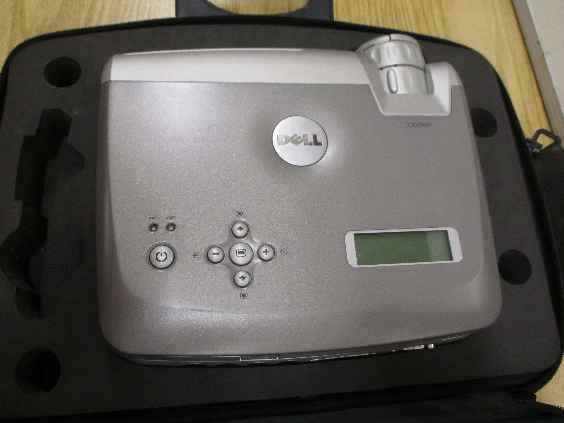 Dell 3300MP PROJECTOR SHOWING 633 LAMP HOURS. IN ORIGINAL FITTED CASE WITH OWNERS MANUAL, REMOTE - Bild 2 aus 4