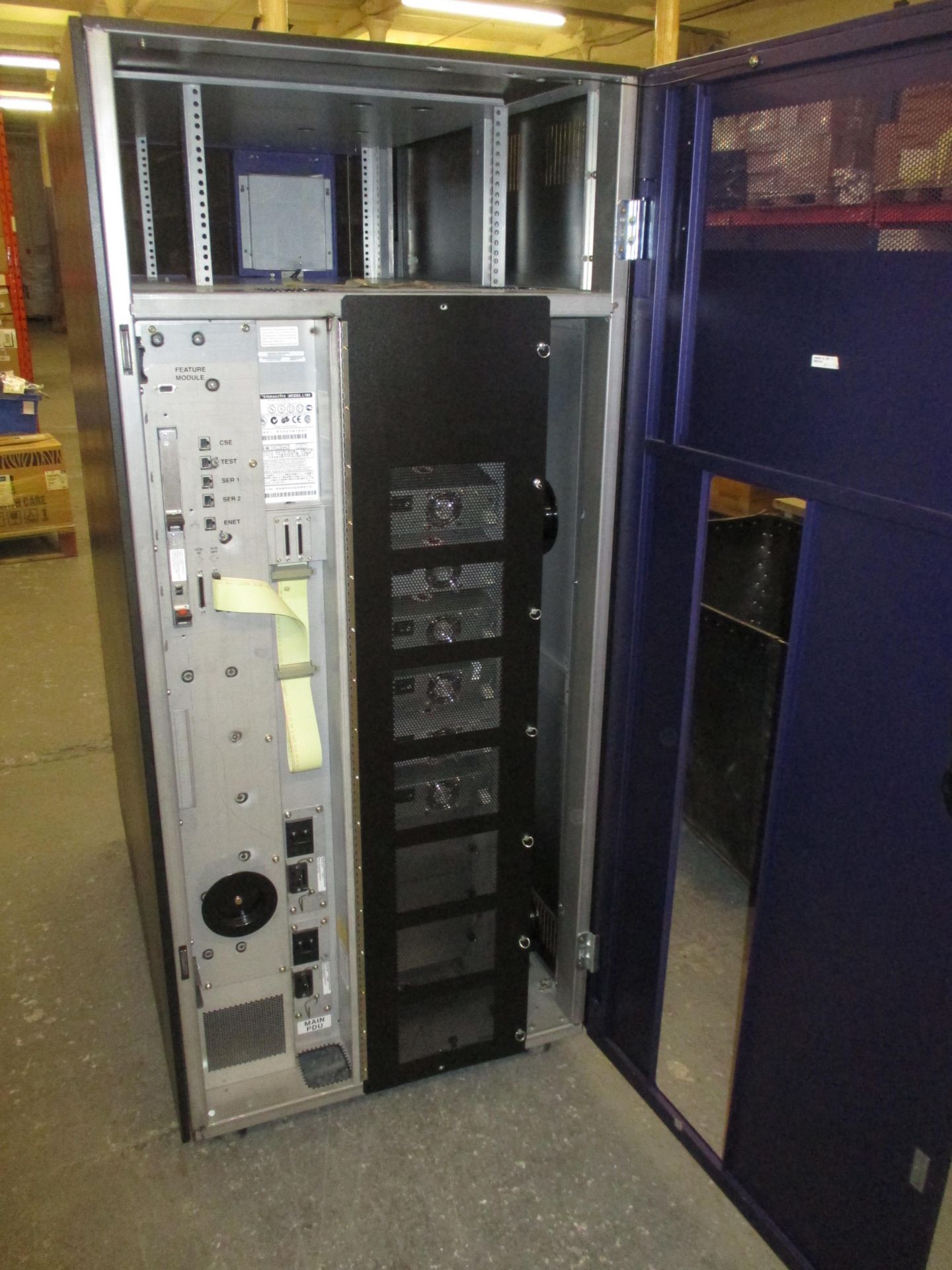 STORAGE TEK L180 TAPE LIBRARY CONTAINING 6 X 1BM LTO2-OO1 FIBER TAPE DRIVES. WITH KEY - Image 5 of 8