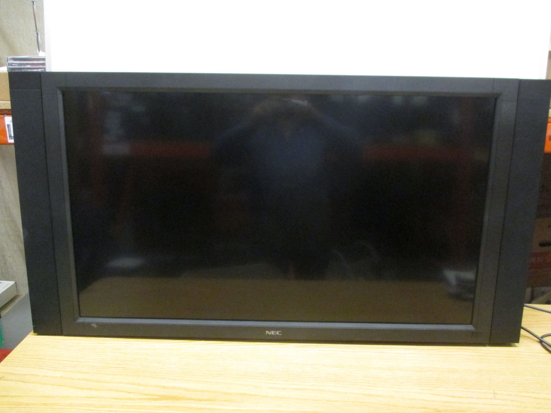 NEC 42" LCD MONITOR WITH SPEAKERS ATTACHED & HDMI. MULTISYNC V422. MODEL L420UA. - Image 2 of 5