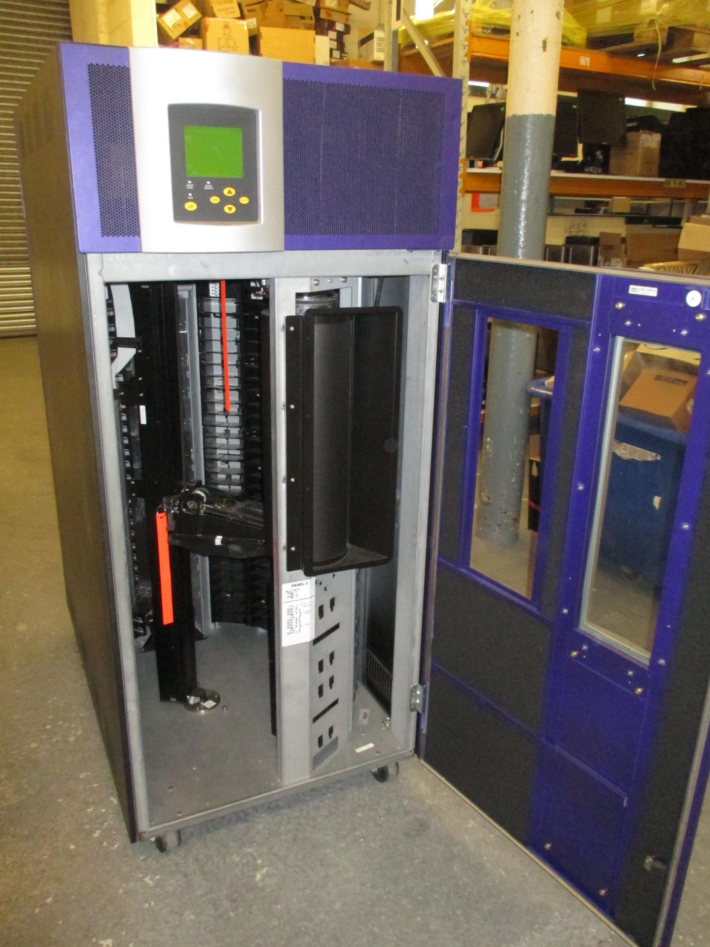 STORAGE TEK L180 TAPE LIBRARY CONTAINING 6 X 1BM LTO2-OO1 FIBER TAPE DRIVES. WITH KEY - Image 4 of 8